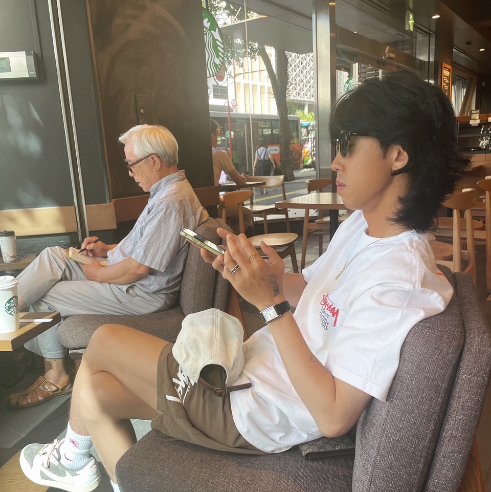 Stussy Built Tough T-Shirt White, Stussy Big Stock Water Shorts Brown 착용 스타일 - 2