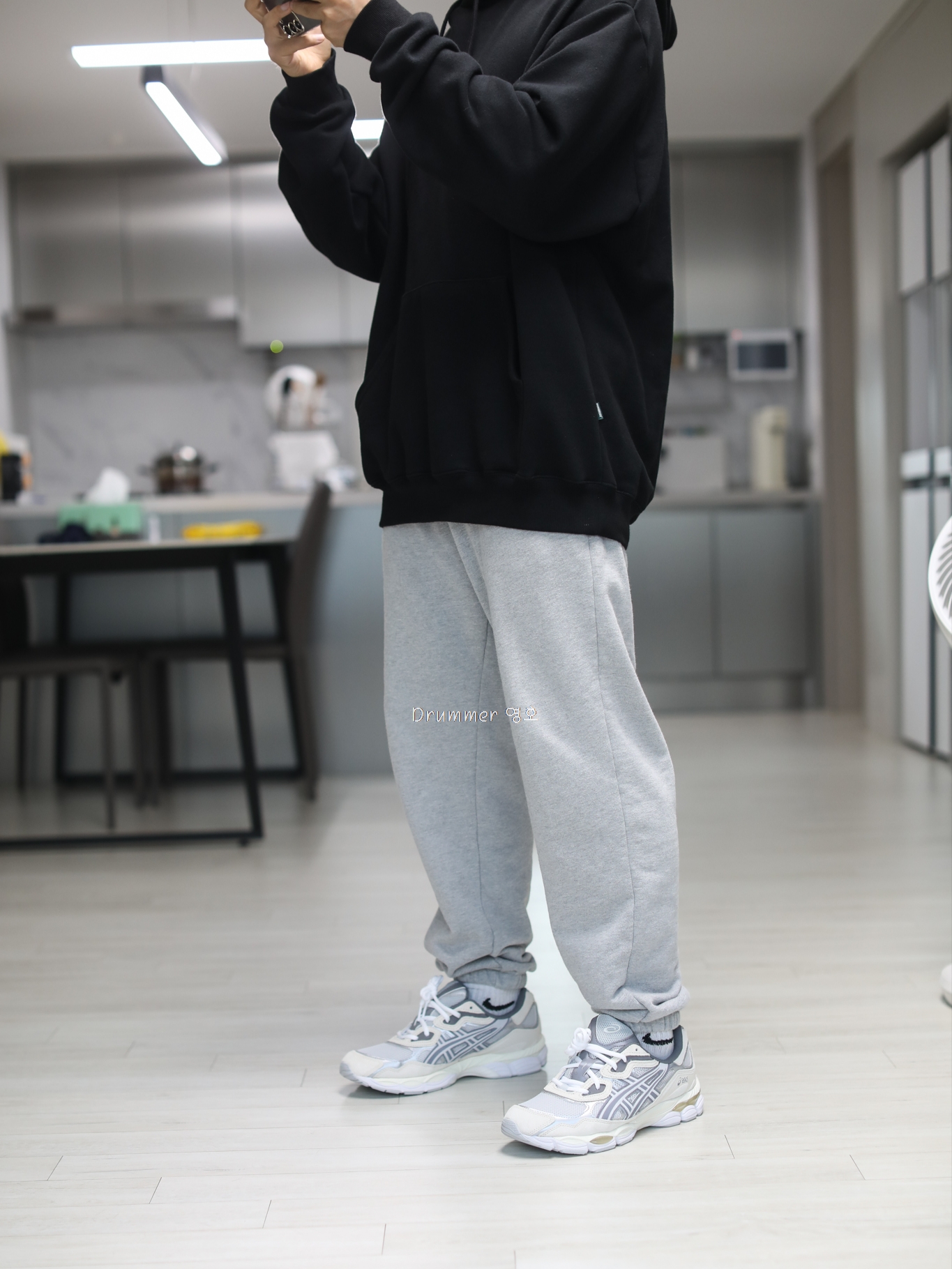 Asics Gel-NYC Concrete Oatmeal 착용 스타일 - 1