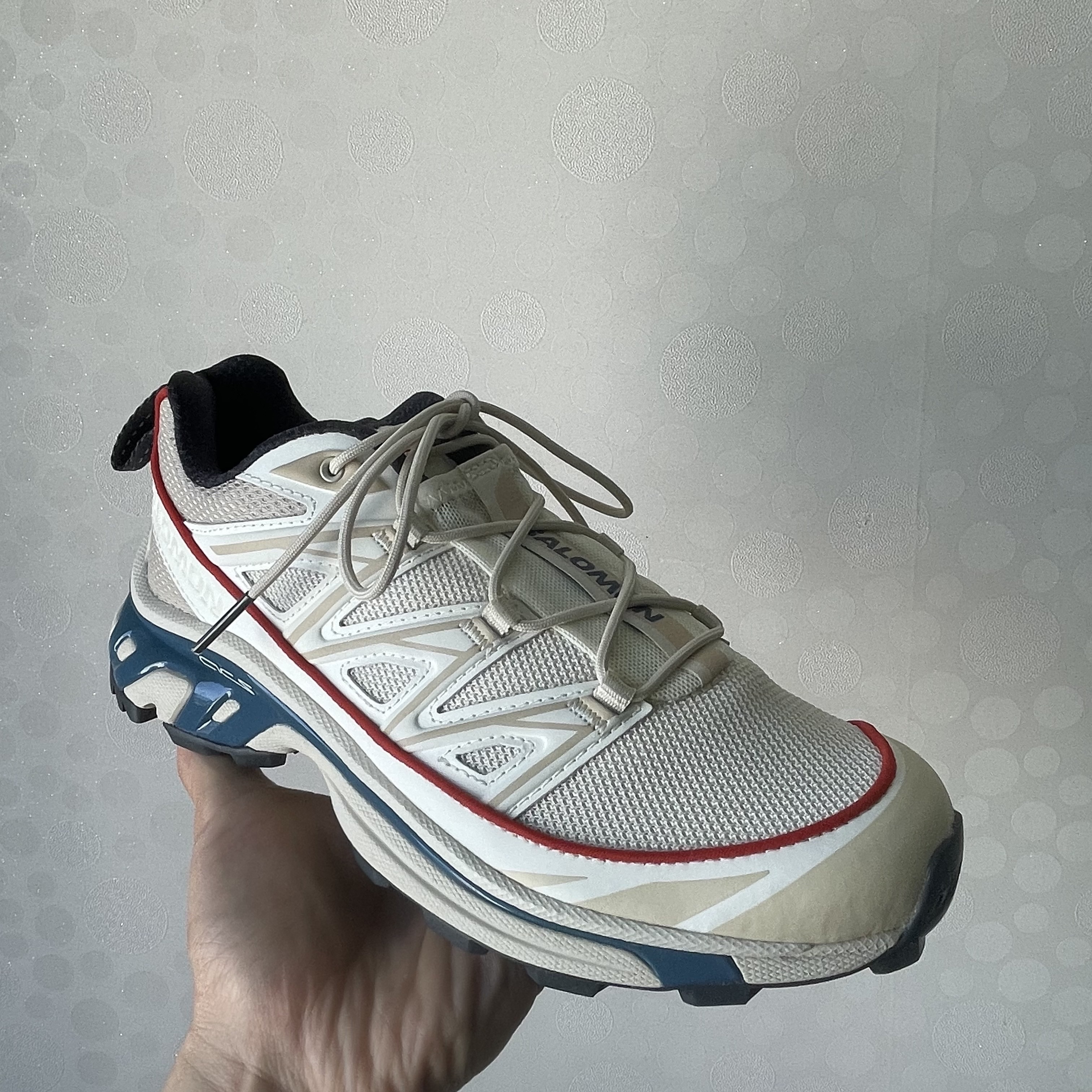 Salomon XT-6 Expanse Almond Milk Aegean Blue 착용 스타일 - 1