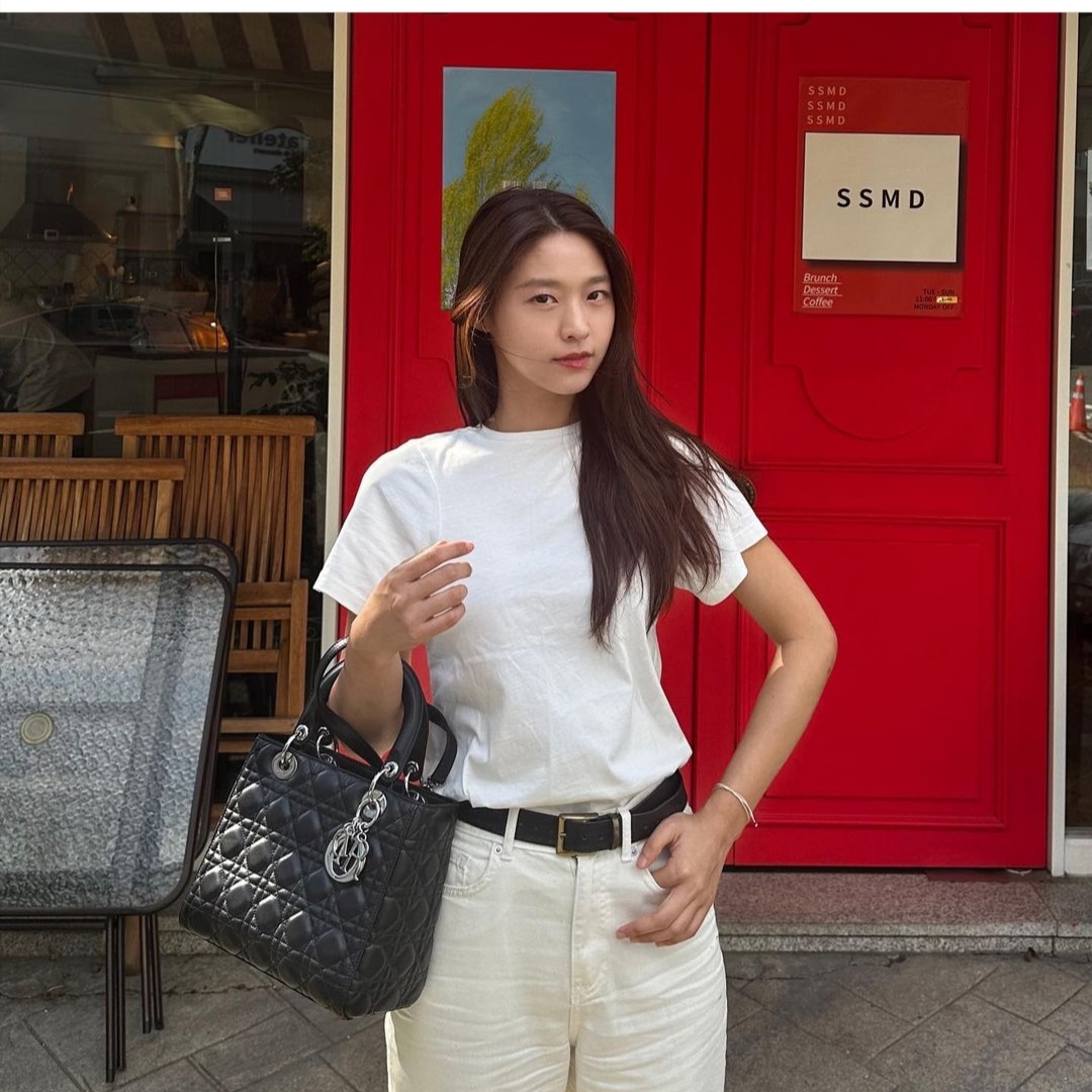 Dior Medium Lady Bag Cannage Lambskin Black Silver 착용 스타일 - 2