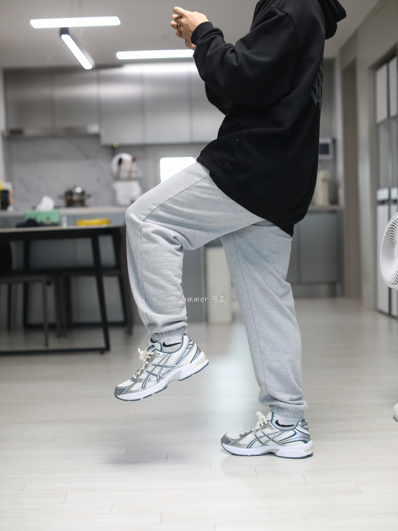 Asics Gel-1130 Cream Ironclad 착용 스타일 - 2