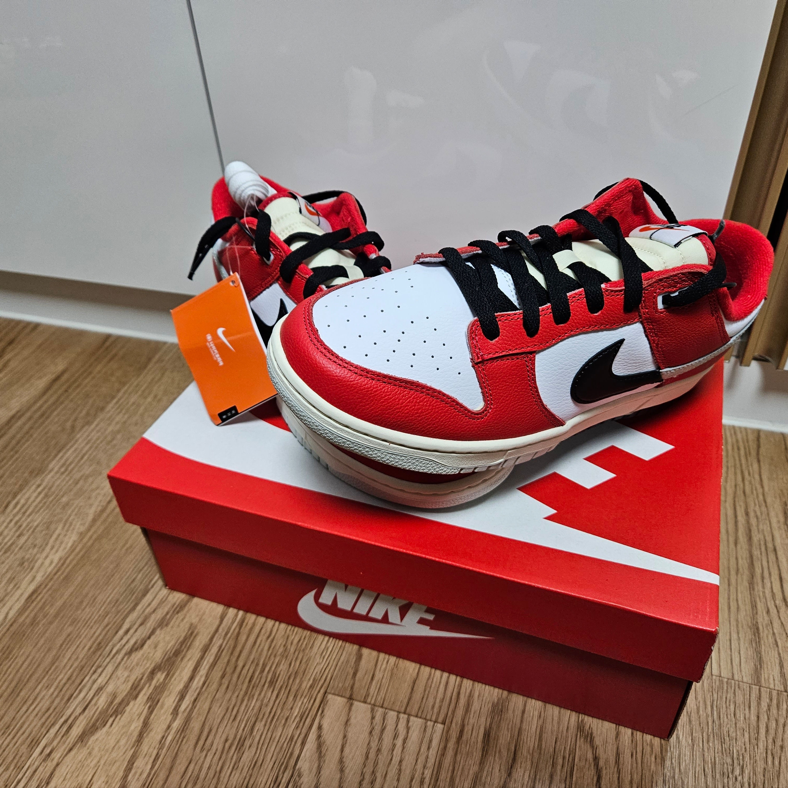 Nike Dunk Low Retro PRM University Red Black 착용 스타일 - 3
