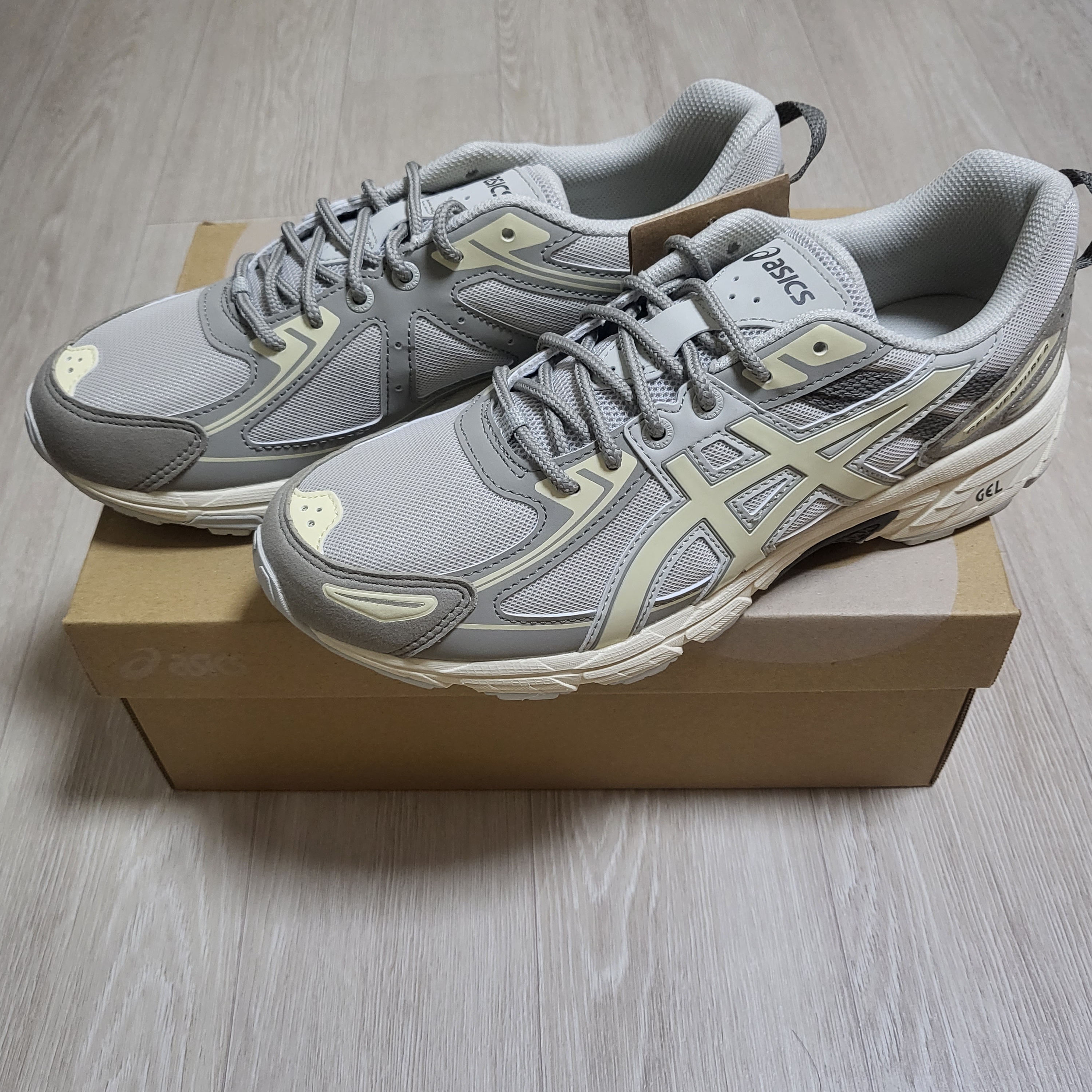 Asics Gel-Venture 6 Vanilla Custard 착용 스타일