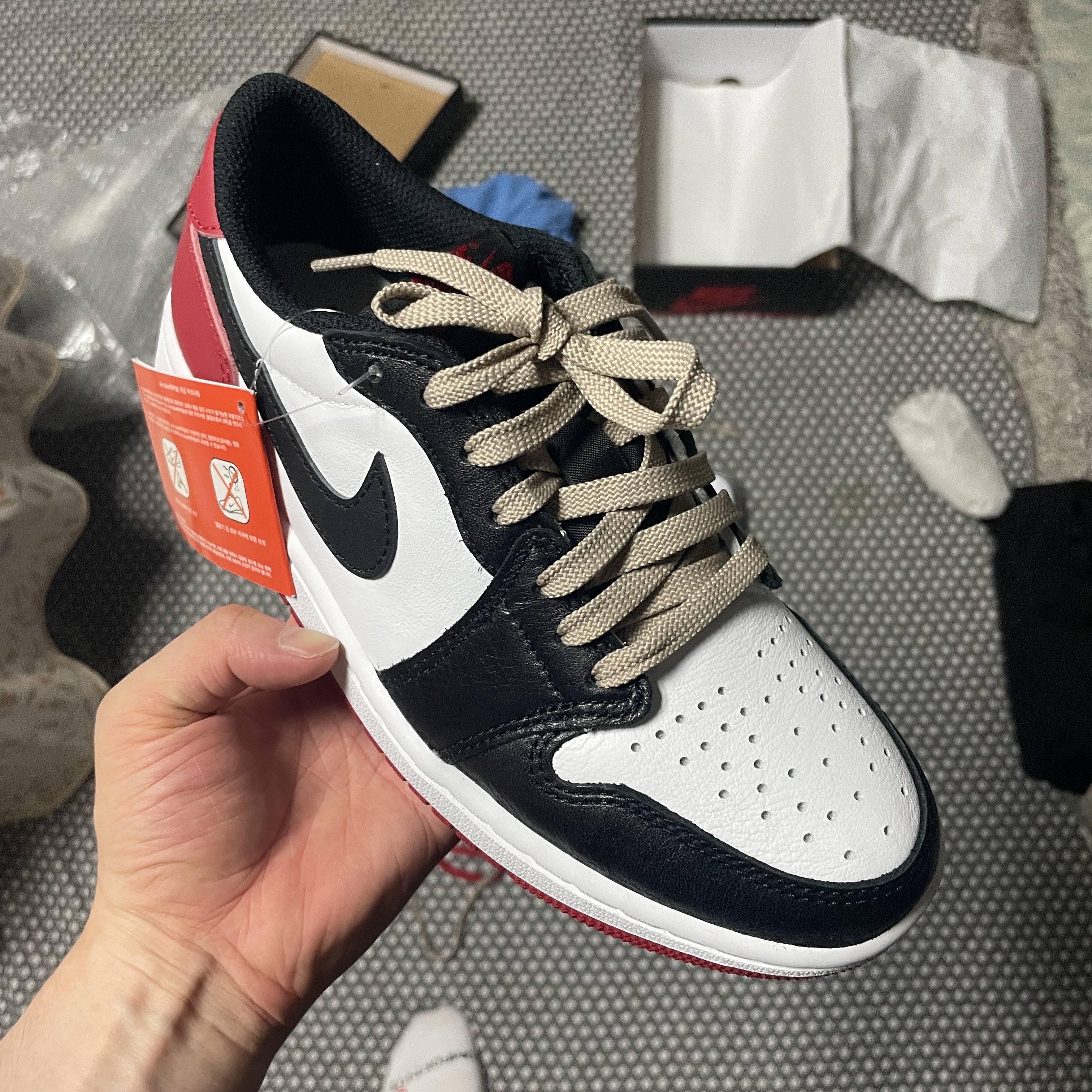 Jordan 1 Retro Low OG Black Toe 착용 스타일 - 2