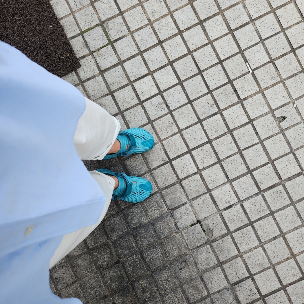 Crocs x Salehe Bembury Pollex Clog Tide 착용 스타일