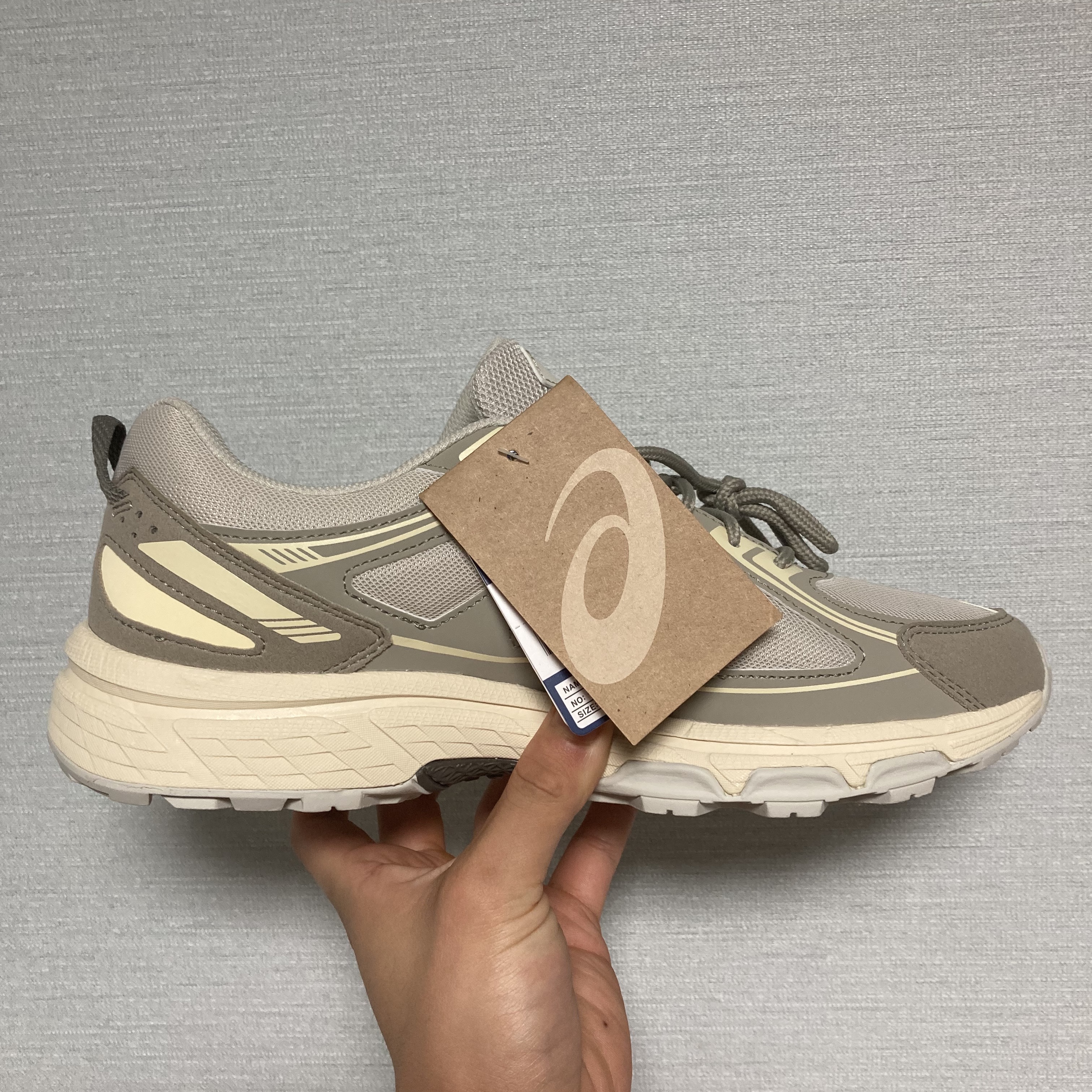 Asics Gel-Venture 6 Vanilla Custard 착용 스타일 - 3