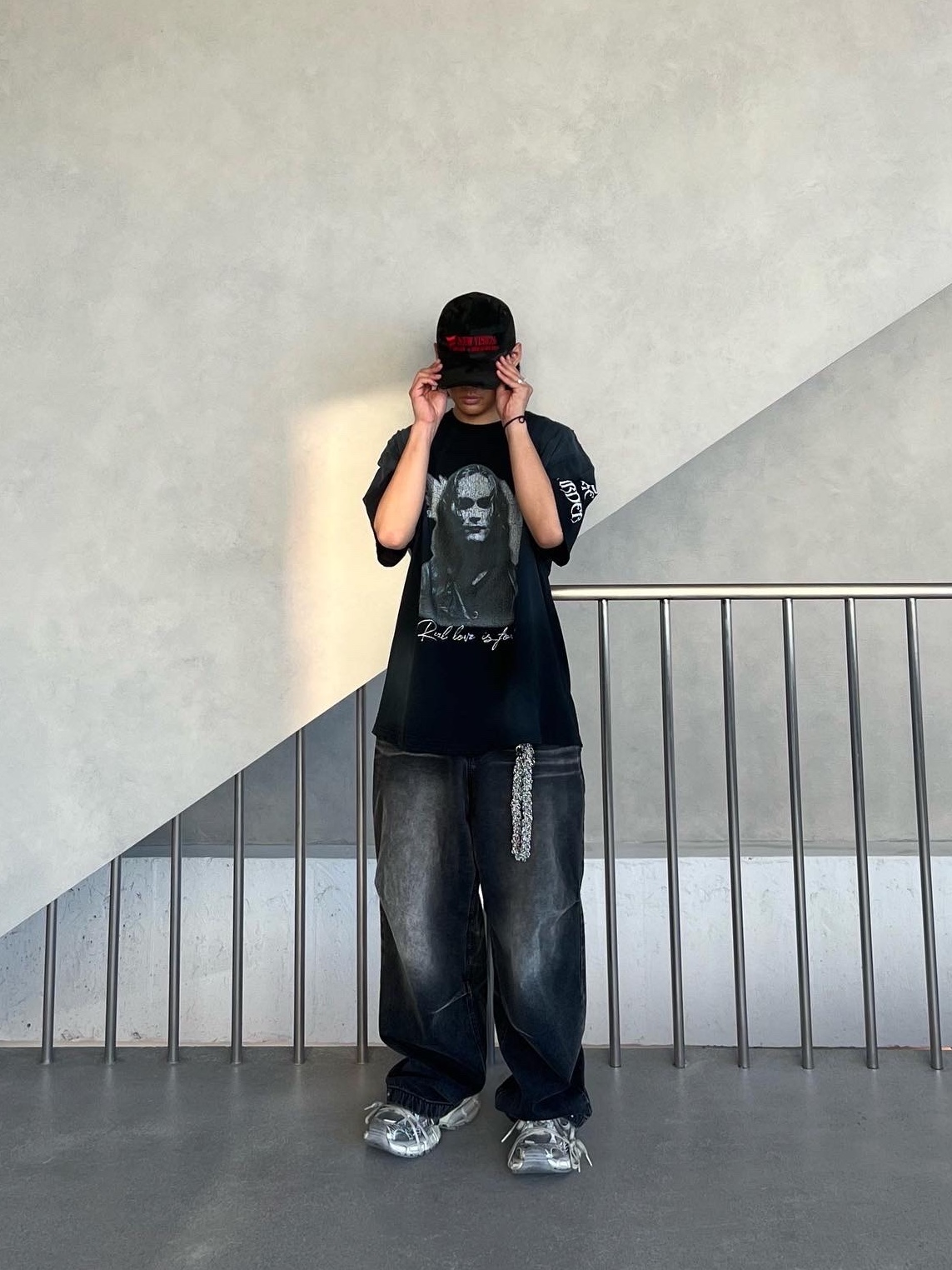 Project G/R Crow Worldtour T-Shirt Washed Black, Balenciaga 3XL Sneakers Light Beige 착용 스타일 - 1