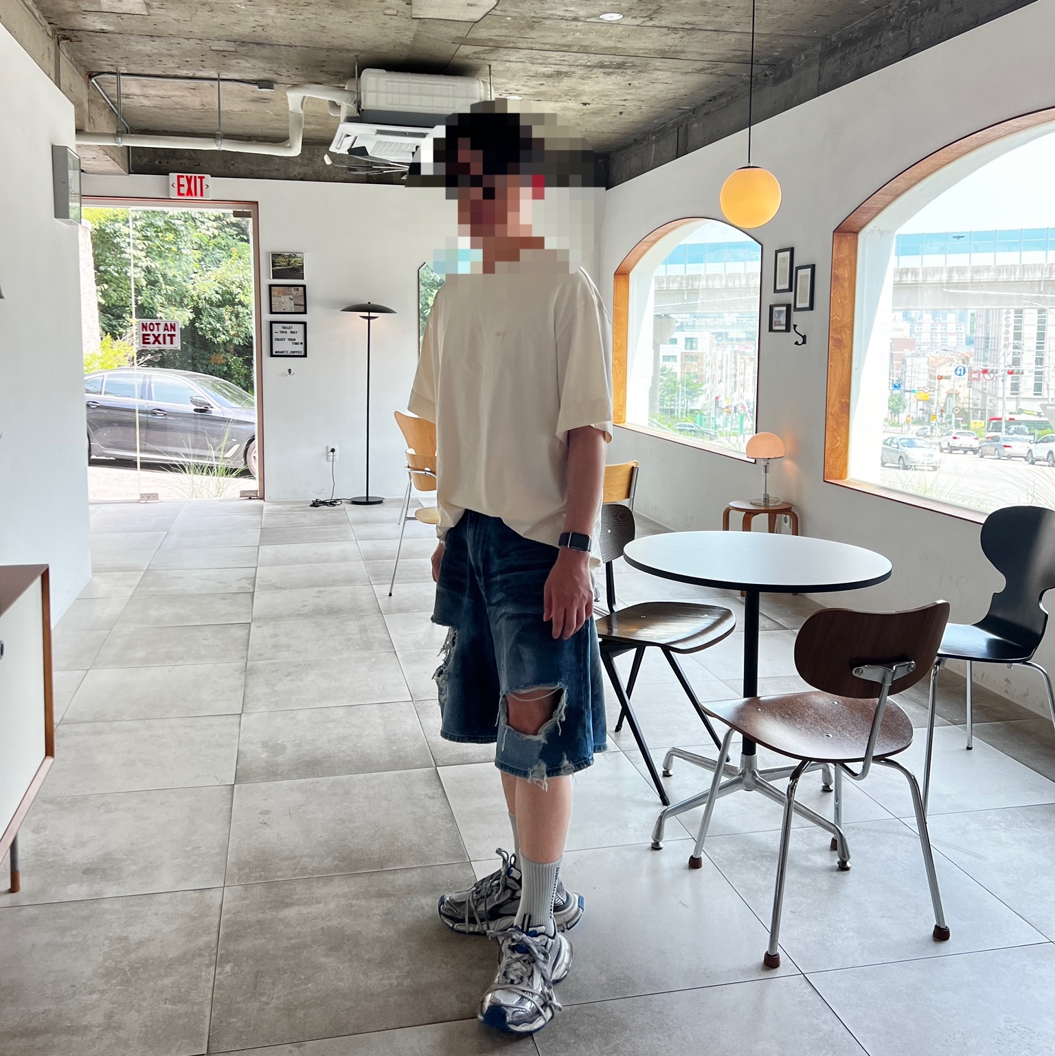 Balenciaga 3XL Sneakers Grey White Blue 착용 스타일 - 1