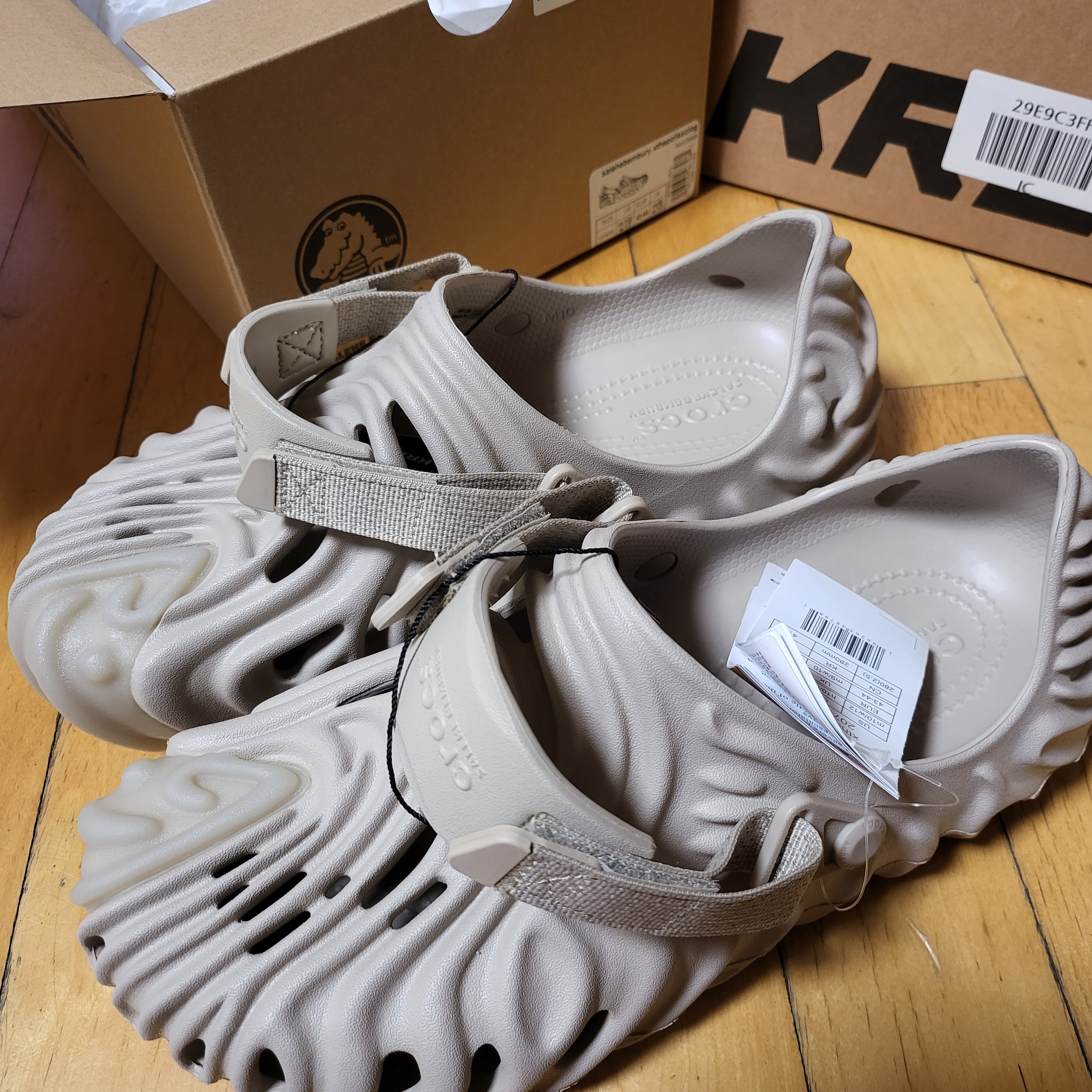 Crocs x Salehe Bembury Pollex Clog Horchata 착용 스타일