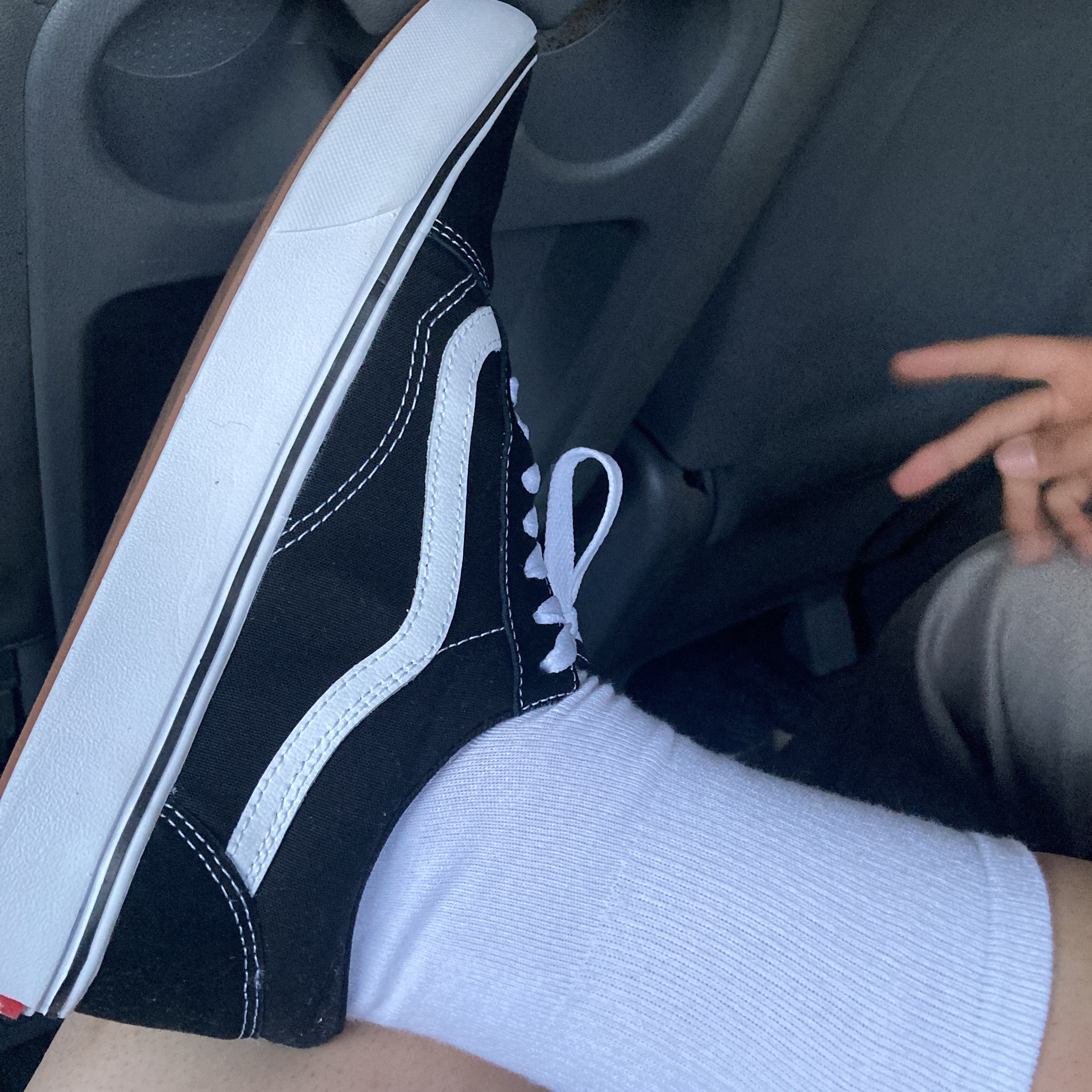 Vans ComfyCush Old Skool Black True white 착용 스타일