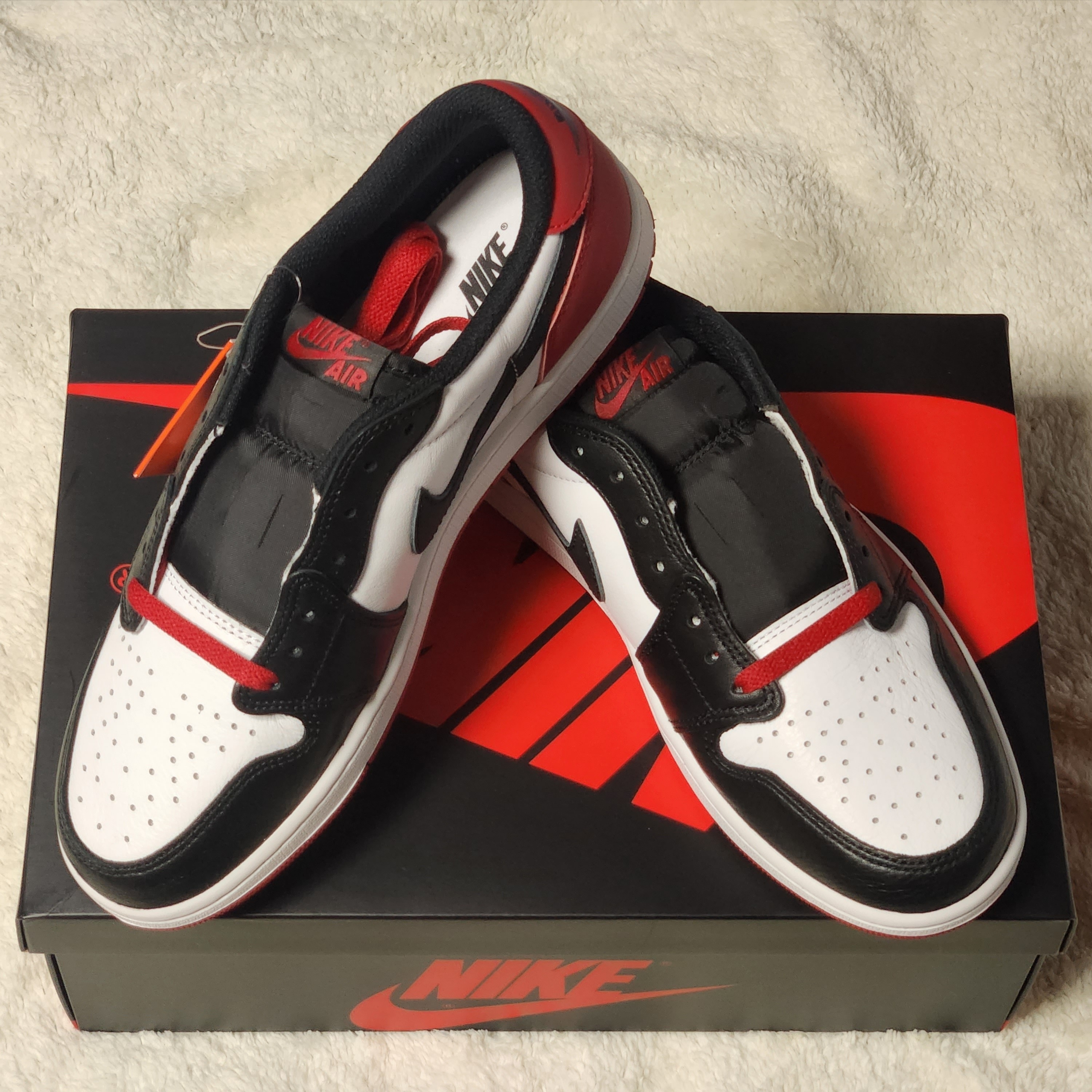 Jordan 1 Retro Low OG Black Toe 착용 스타일 - 1