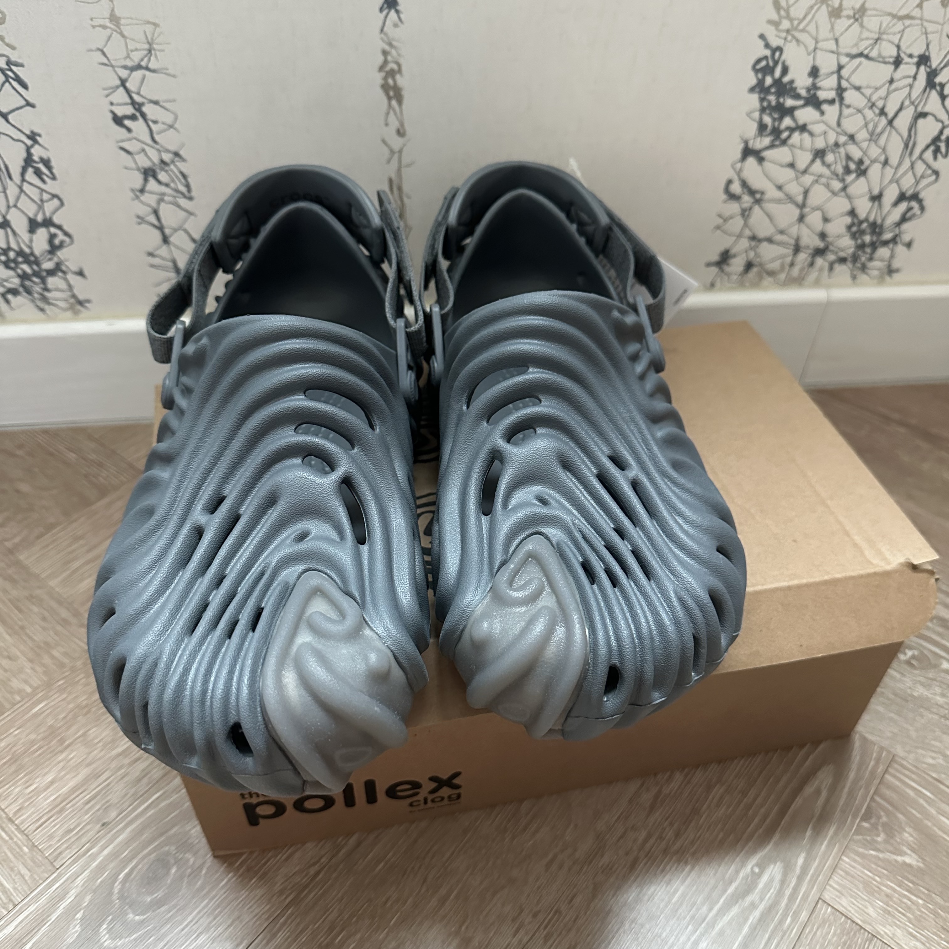 Crocs x Salehe Bembury Pollex Clog Niagara 착용 스타일 - 1