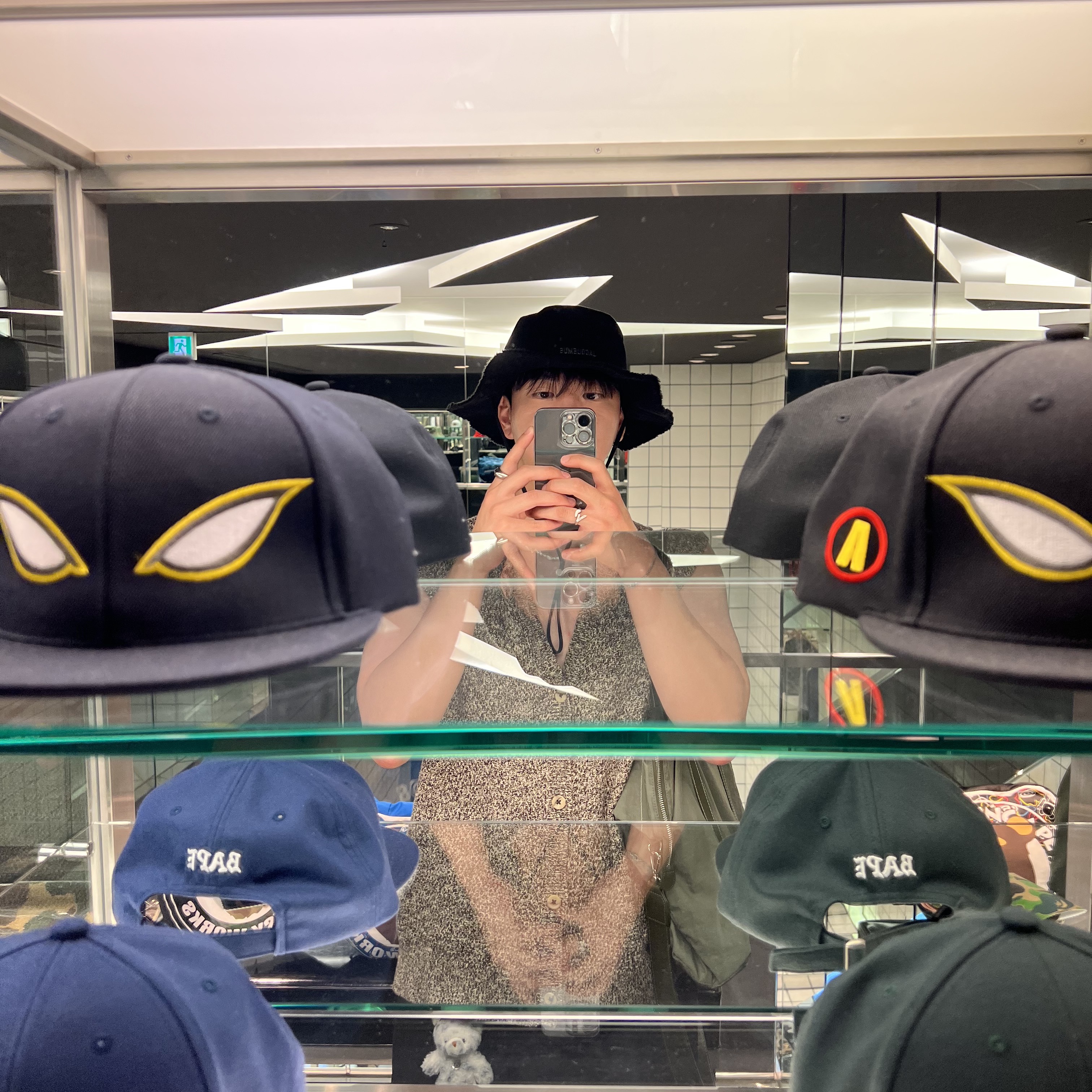 Jacquemus Le Bob Artichaut Bucket Hat Black 착용 스타일 - 3