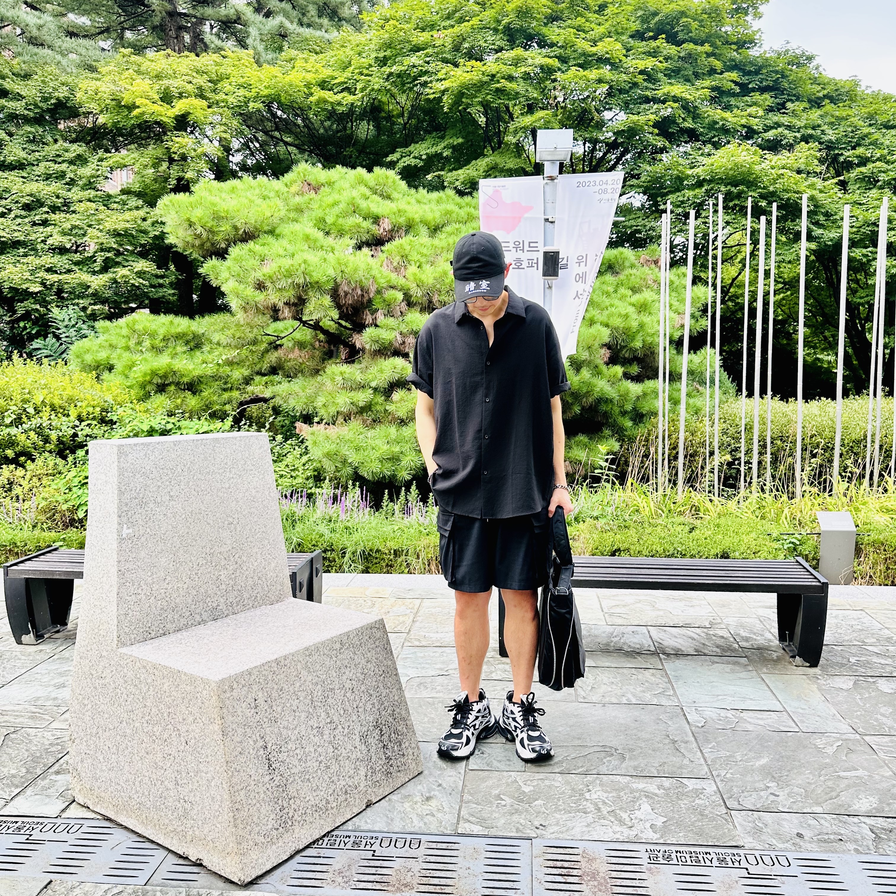 Balenciaga Runner Sneakers Black White, Porter Tanker 2Way Tote Bag Black 착용 스타일