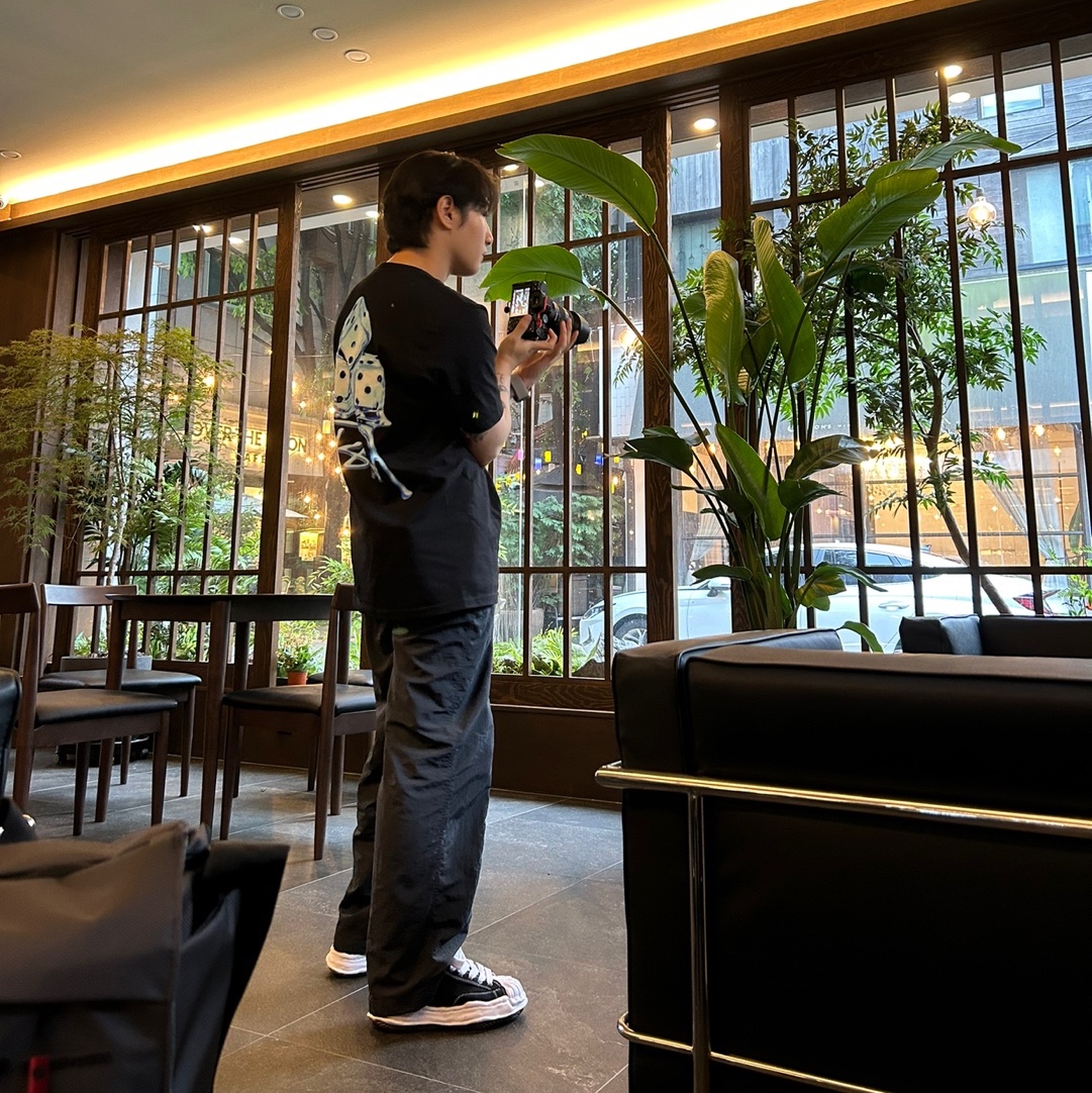 Maison Mihara Yasuhiro Blakey OG Sole Canvas Low-top Sneakers Black White, Stussy Melted T-Shirt Black 착용 스타일