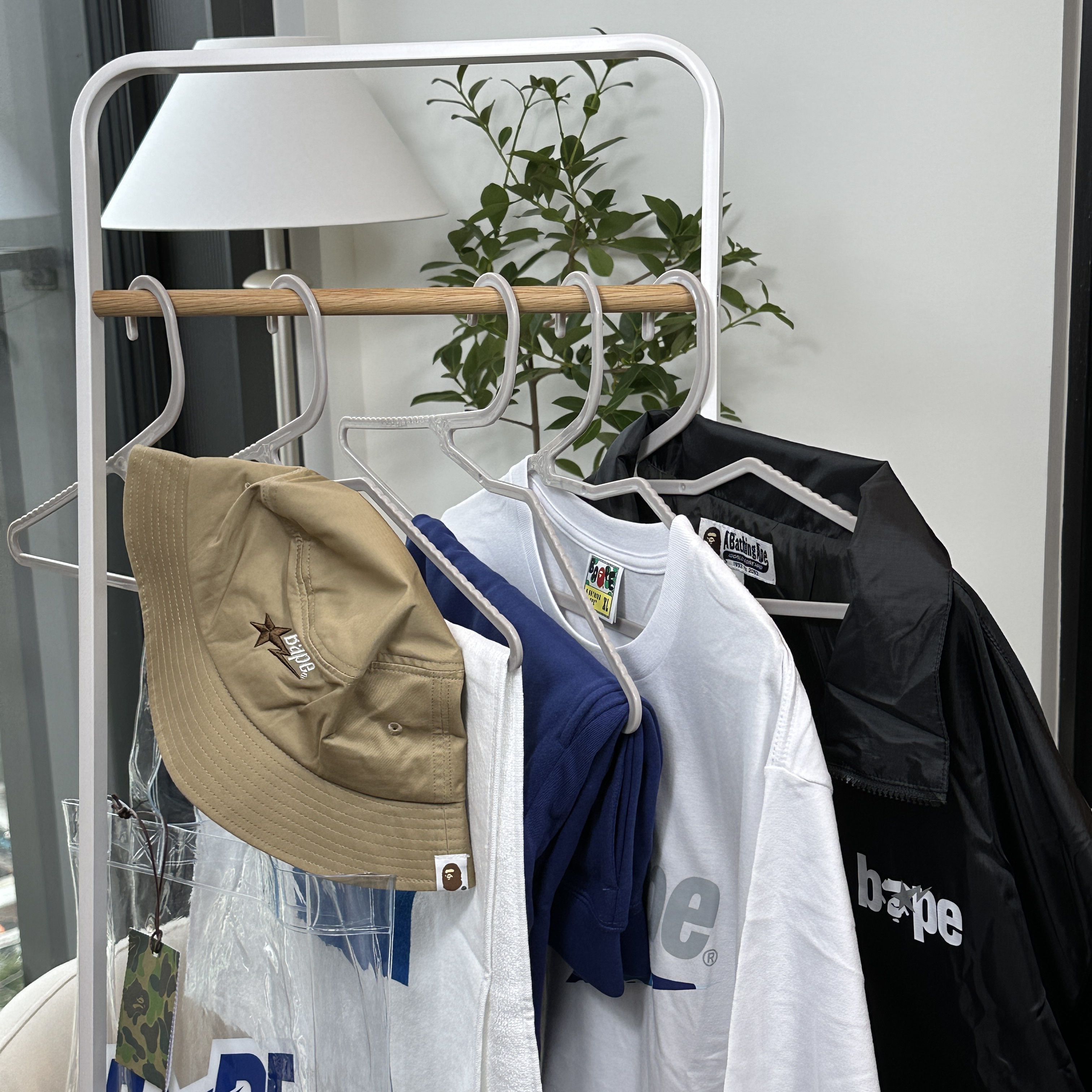 BAPE Summer Bag Premium Package Clear - 23SS 착용 스타일