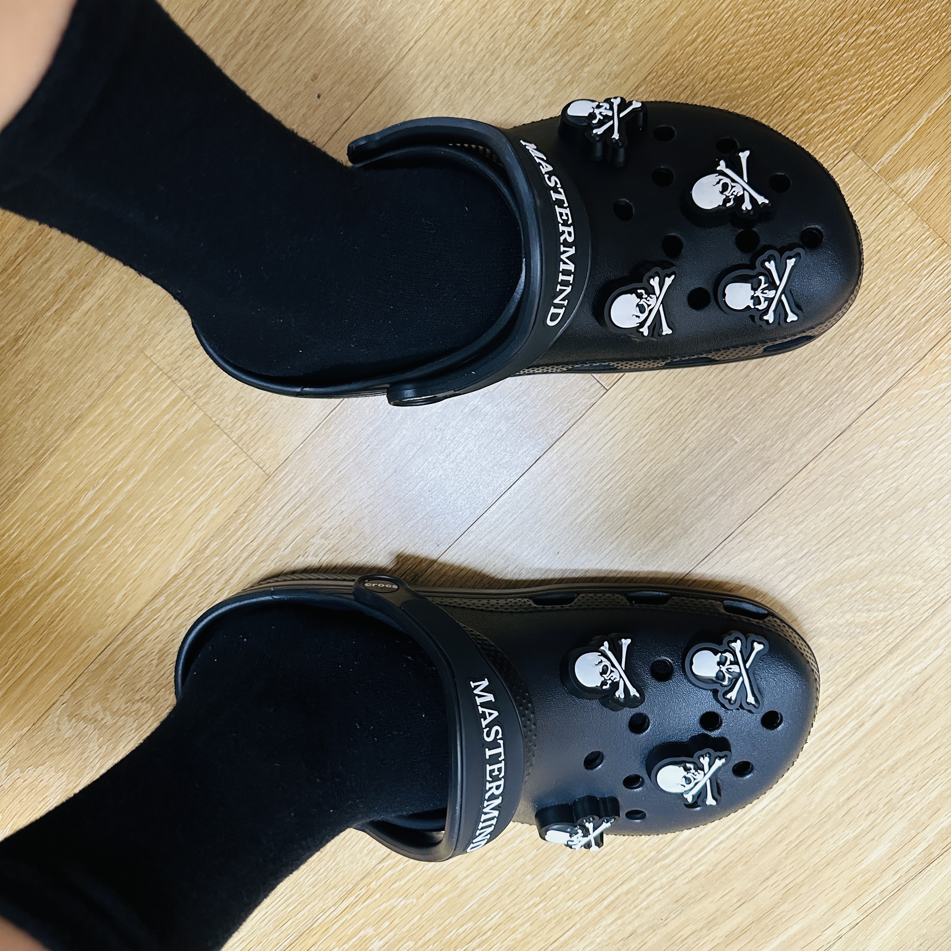 Crocs x Mastermind Classic Clog Black 착용 스타일