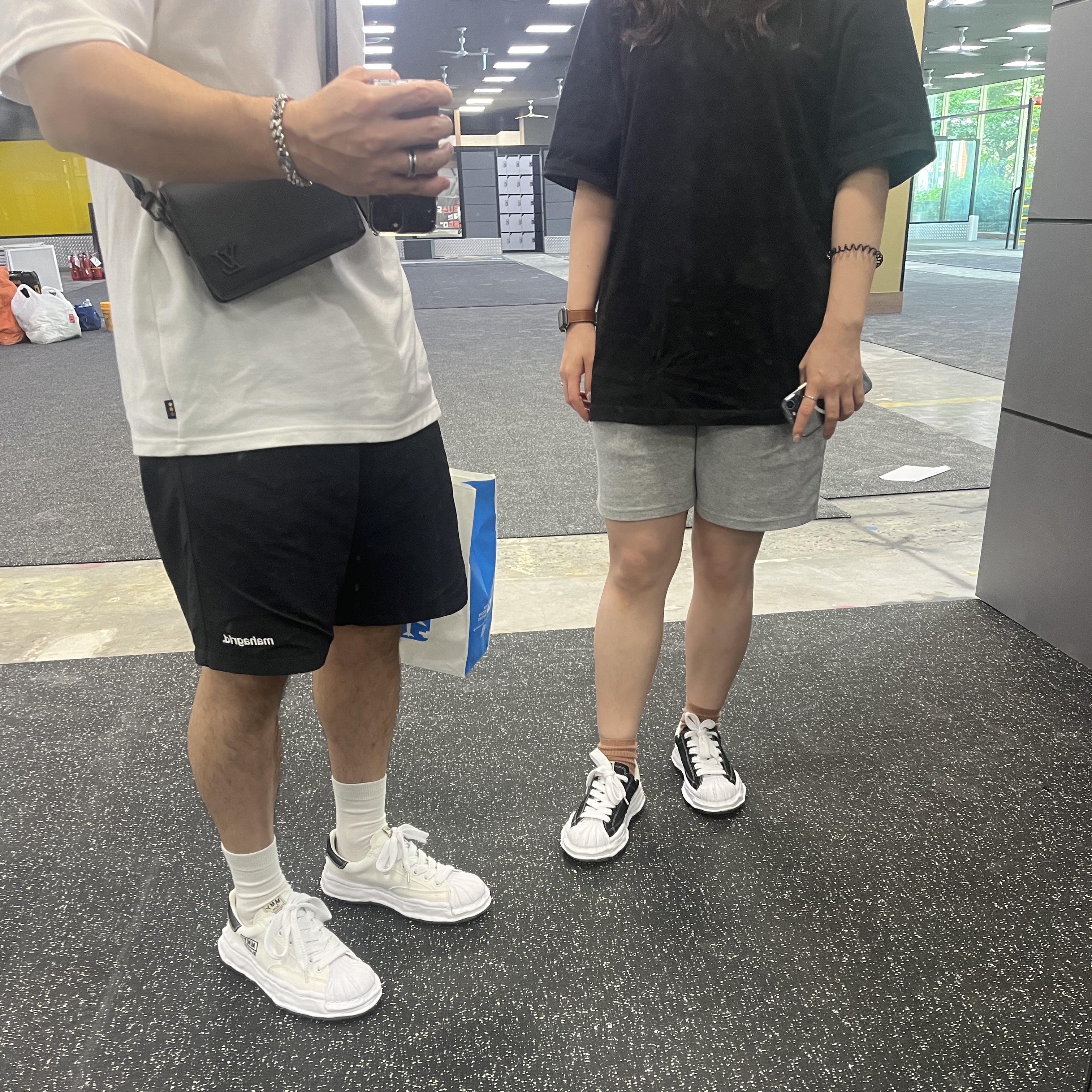 Maison Mihara Yasuhiro Blakey OG Sole Canvas Low-top Sneakers White, Gucci Bracelet with Interlocking G Palladium 착용 스타일 - 2