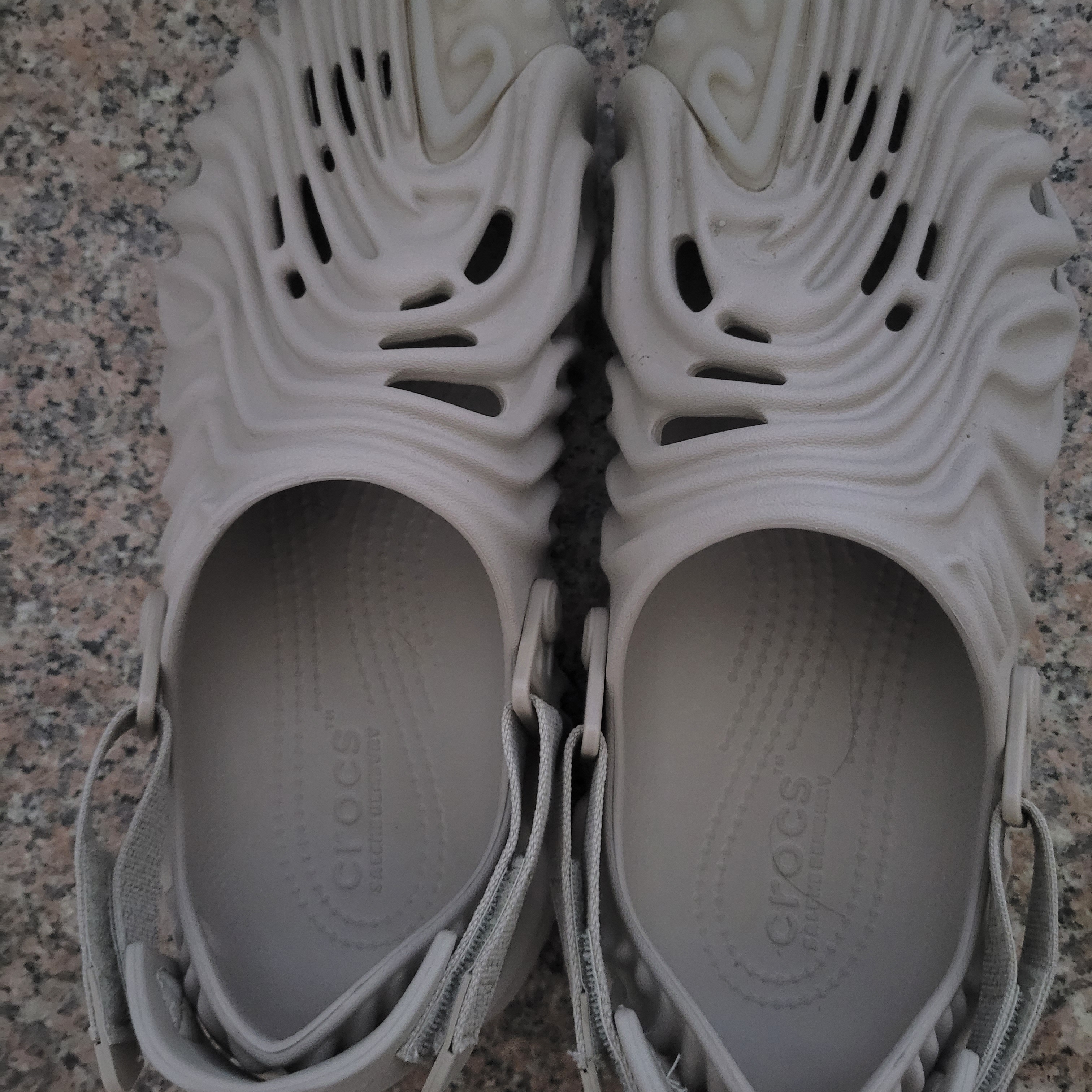 Crocs x Salehe Bembury Pollex Clog Horchata 착용 스타일