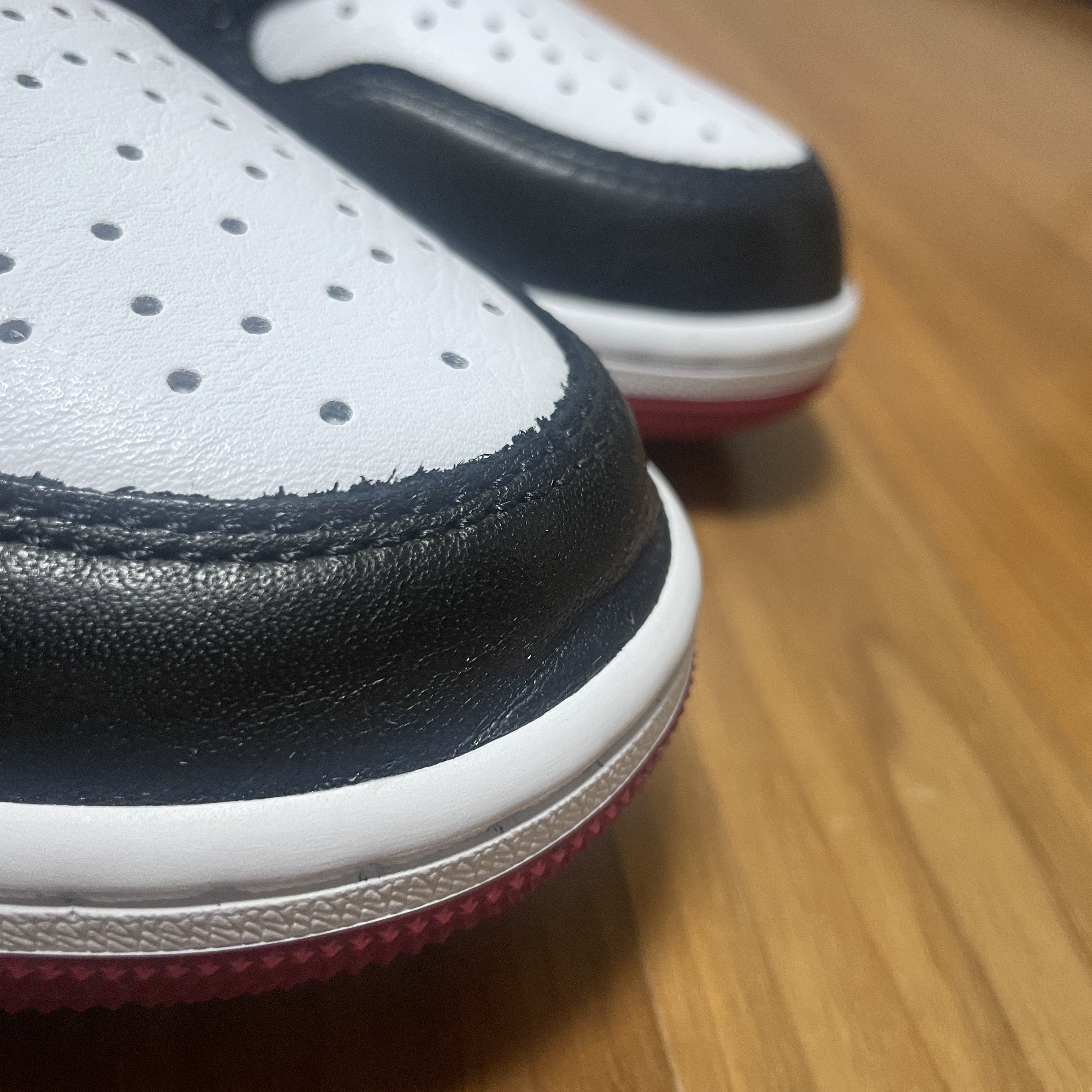 Jordan 1 Retro Low OG Black Toe 착용 스타일 - 4