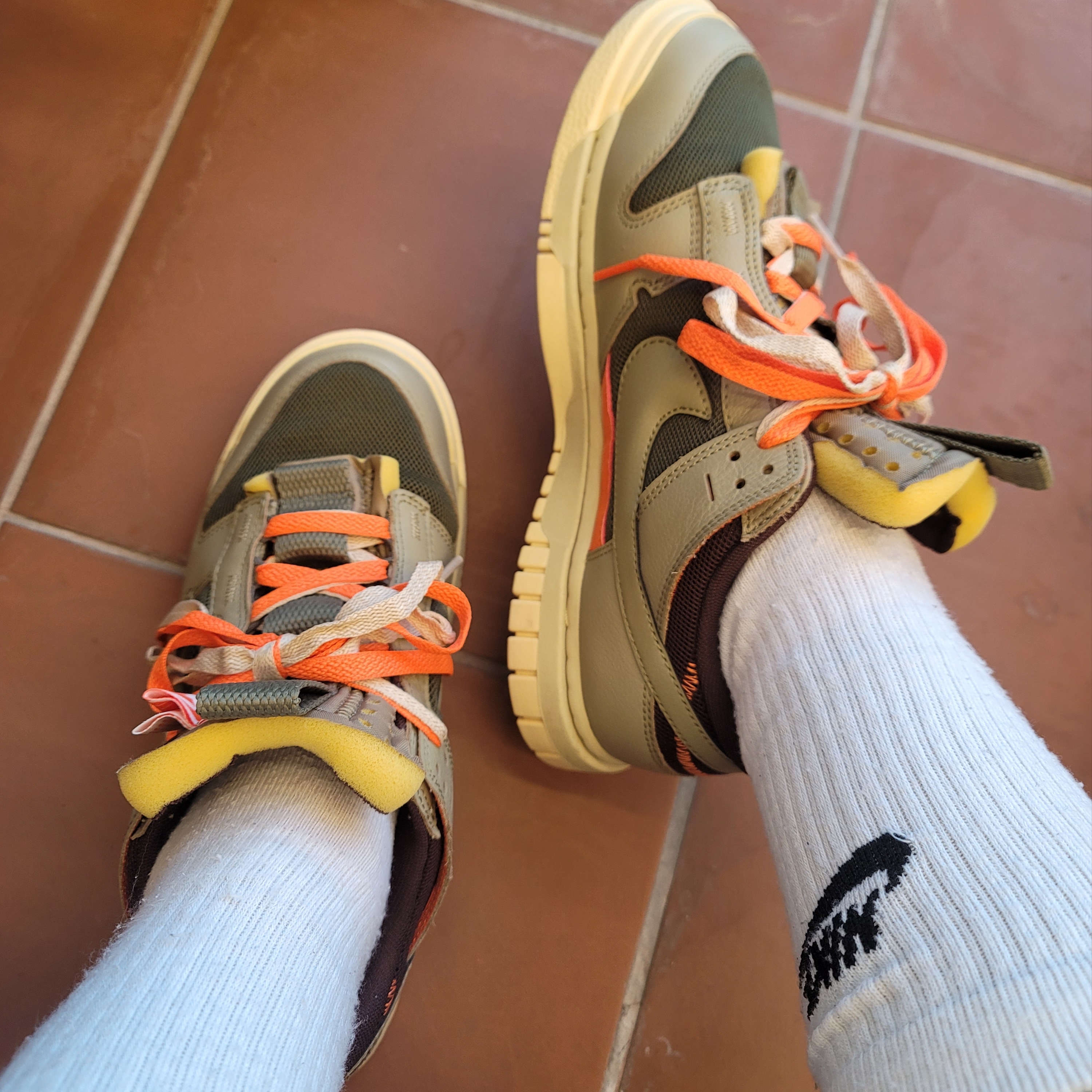 Nike Air Dunk Jumbo Medium Olive 착용 스타일 - 3