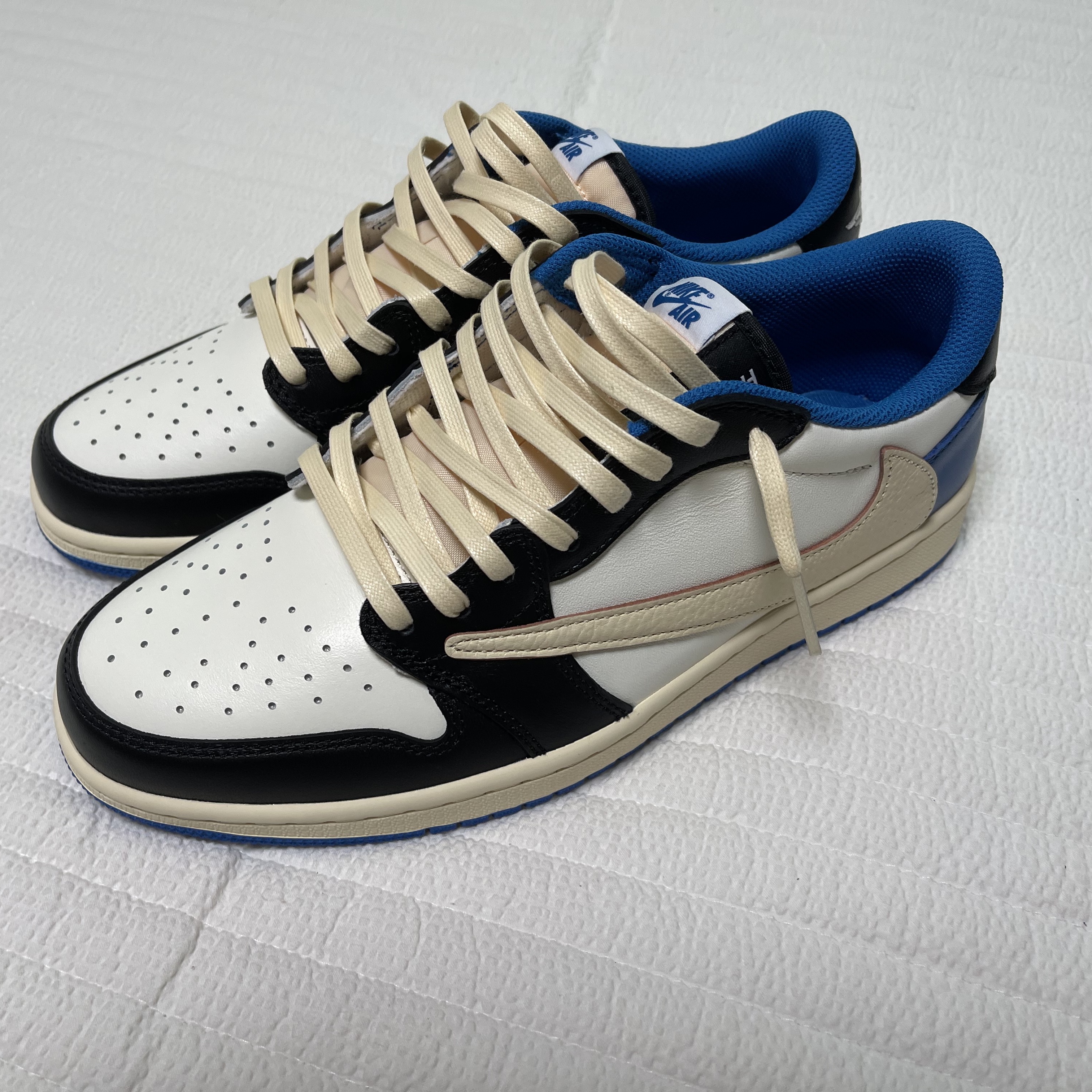 Jordan 1 x Travis Scott x Fragment Retro Low OG SP Military Blue 착용 스타일