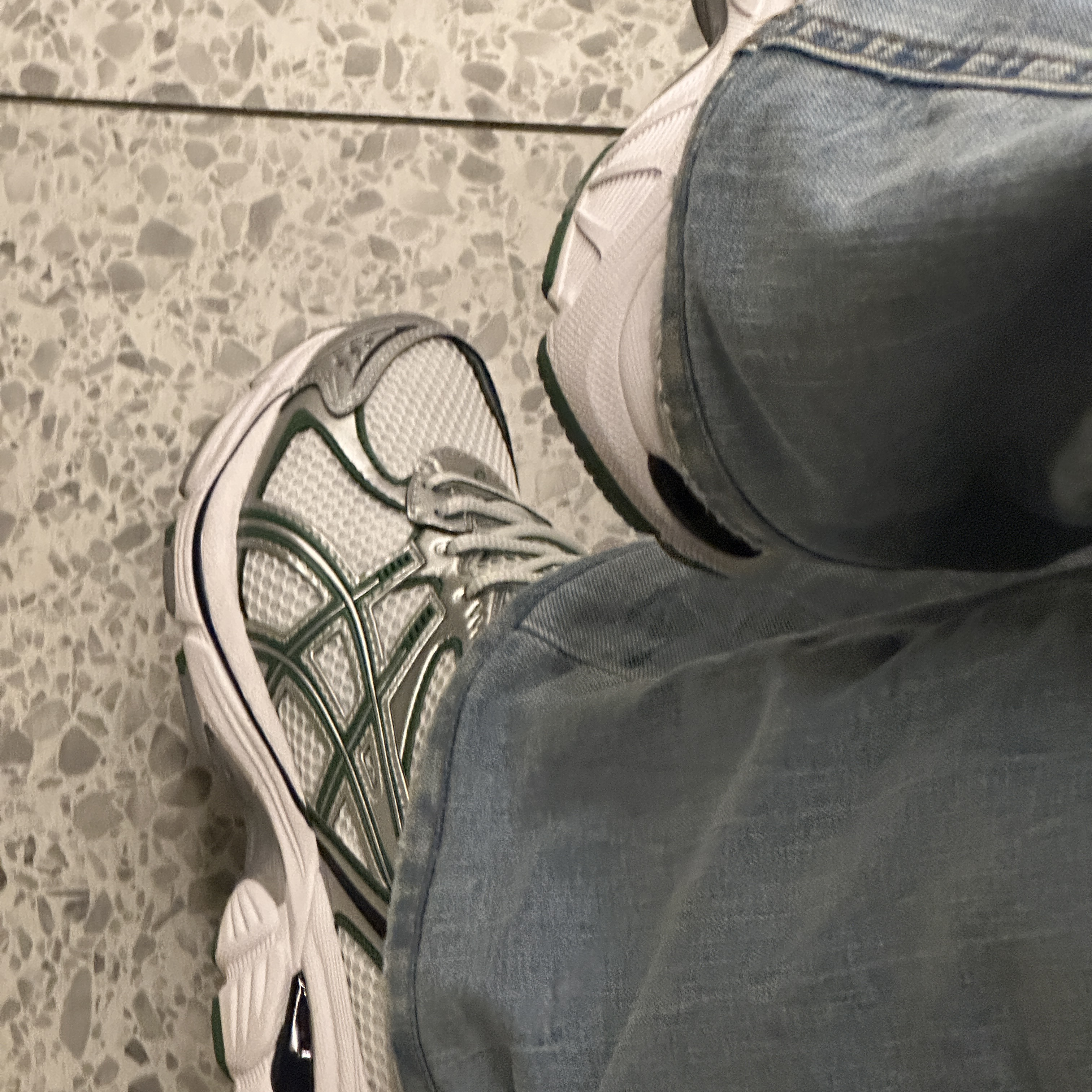 Asics GT-2160 White Shamrock Green 착용 스타일