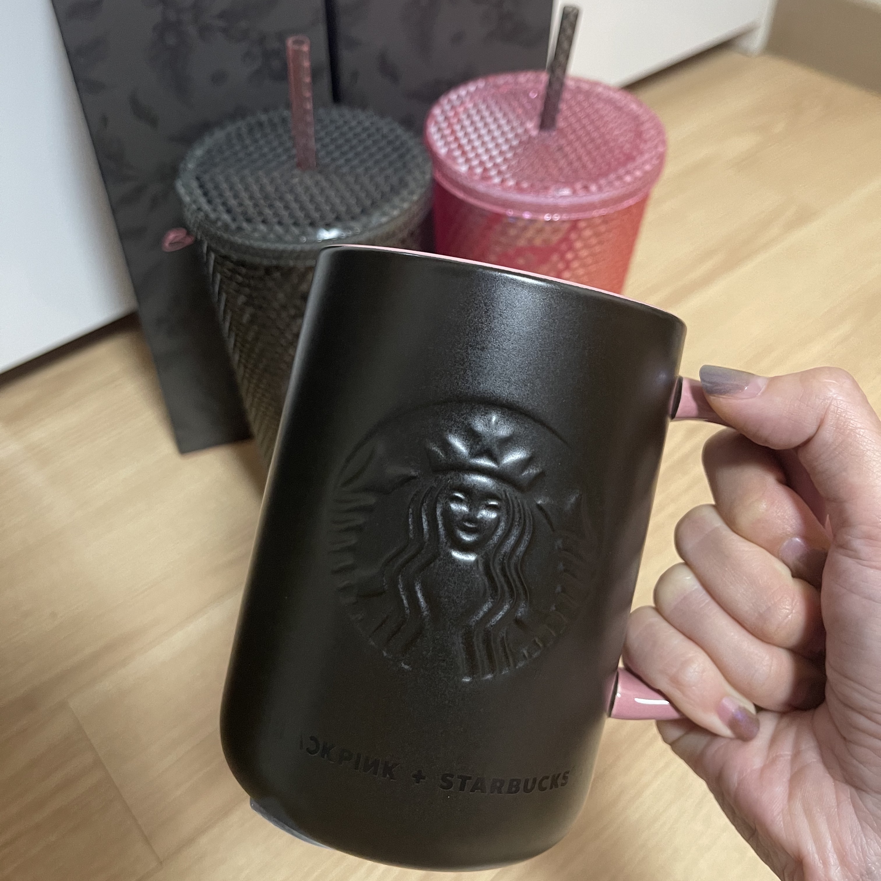 Starbucks x Blackpink Ceramic Mug 473ml 착용 스타일