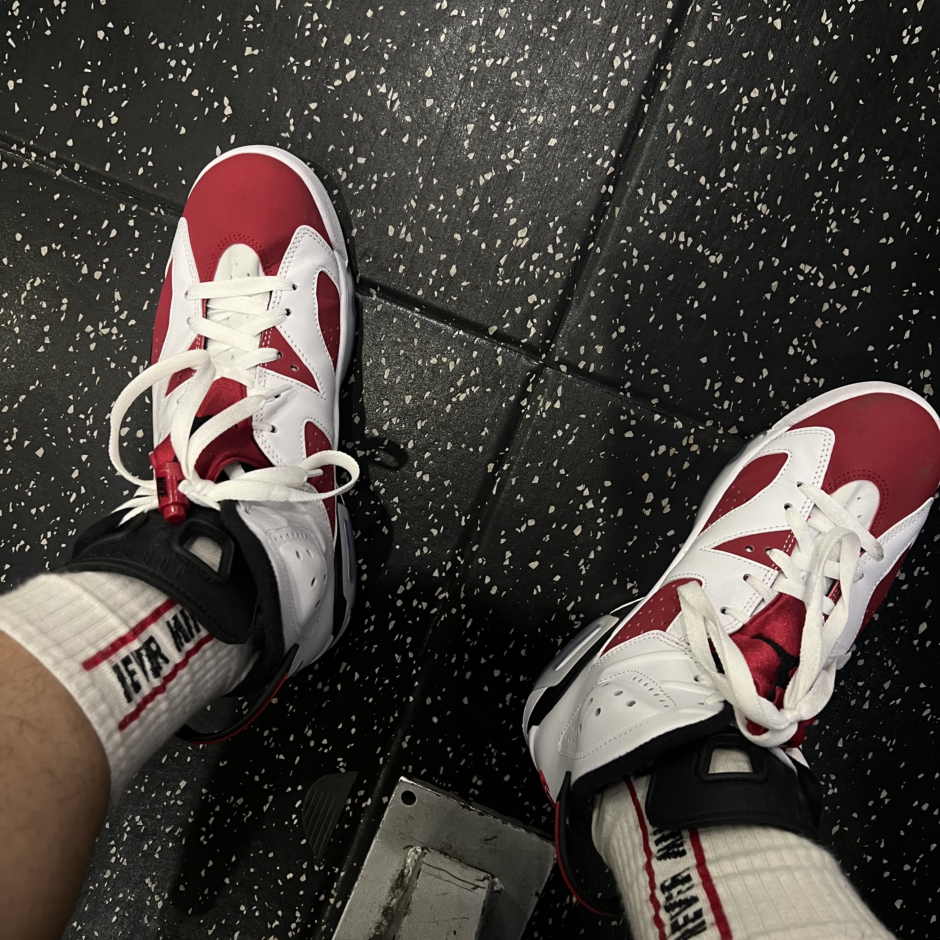 Jordan 6 Retro Carmine 2021 착용 스타일 - 1