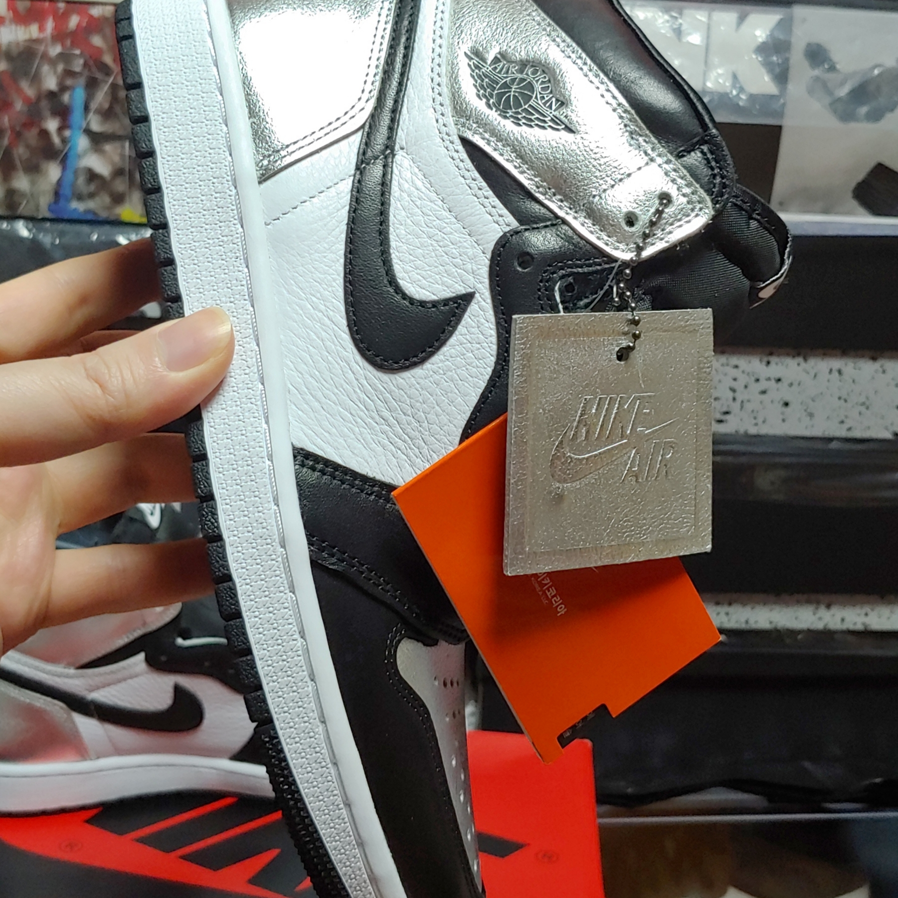 (W) Jordan 1 Retro High OG Silver Toe 착용 스타일 - 1