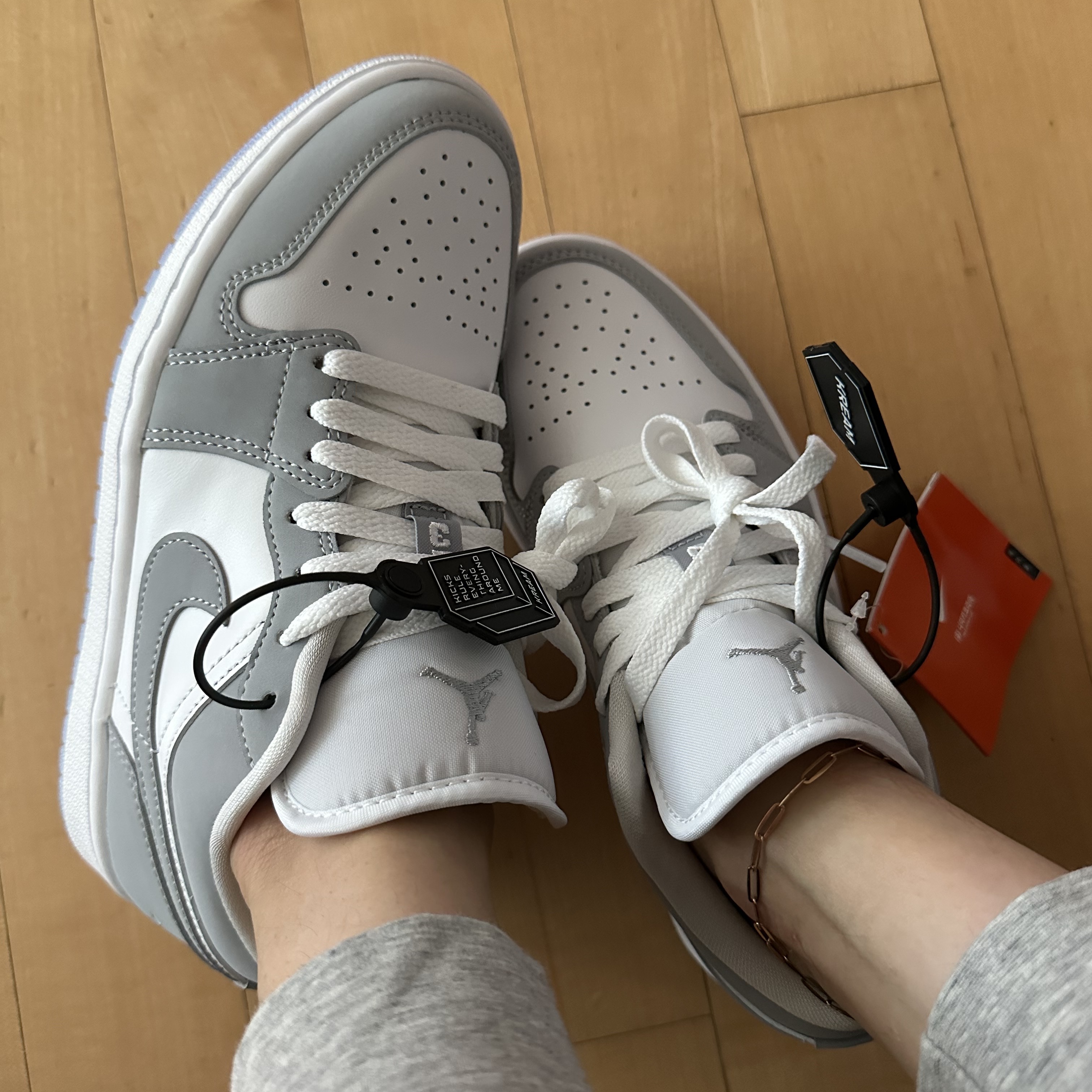 (W) Jordan 1 Low White Wolf Grey 착용 스타일