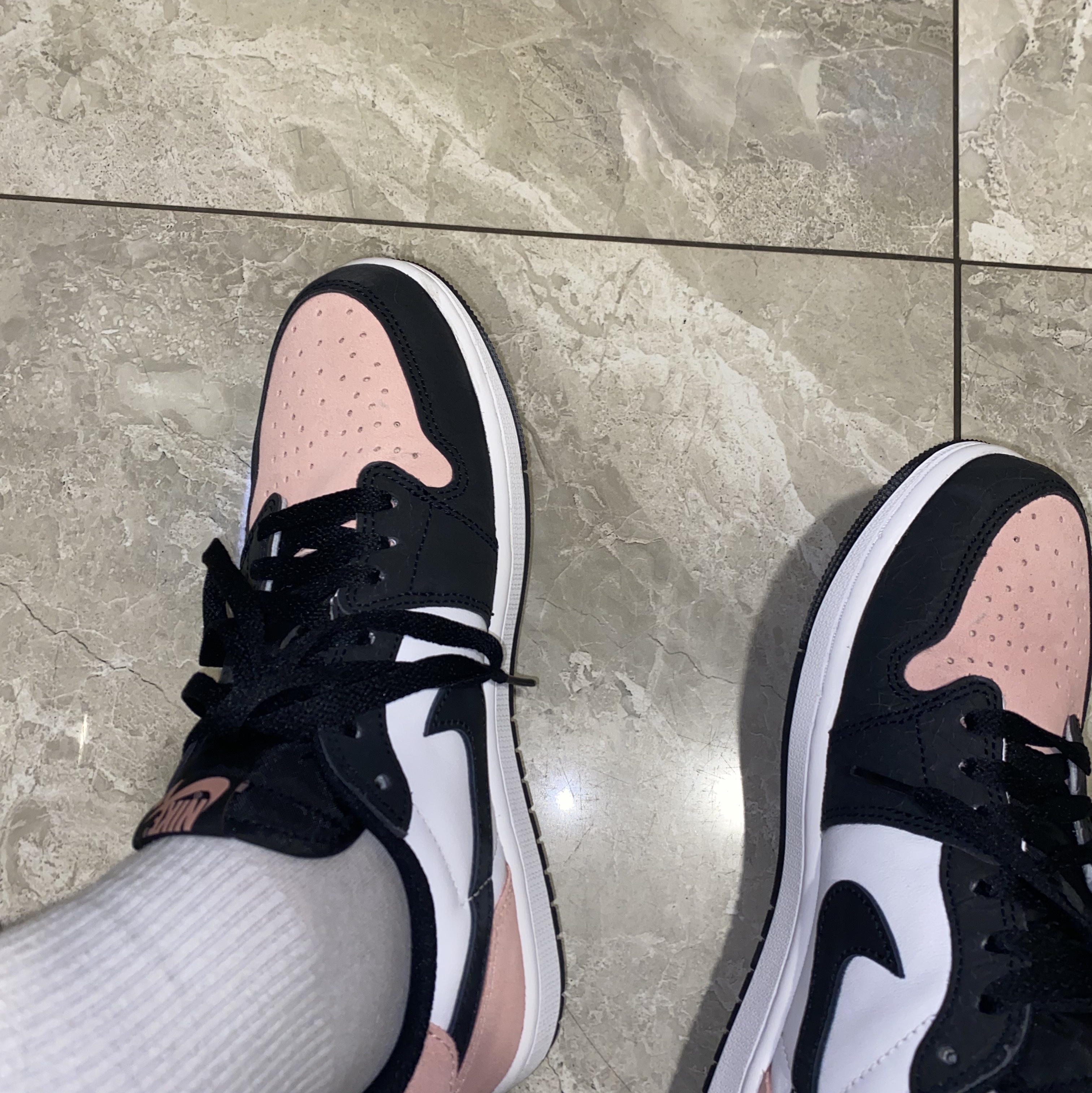 Jordan 1 Retro Low OG Bleached Coral 착용 스타일