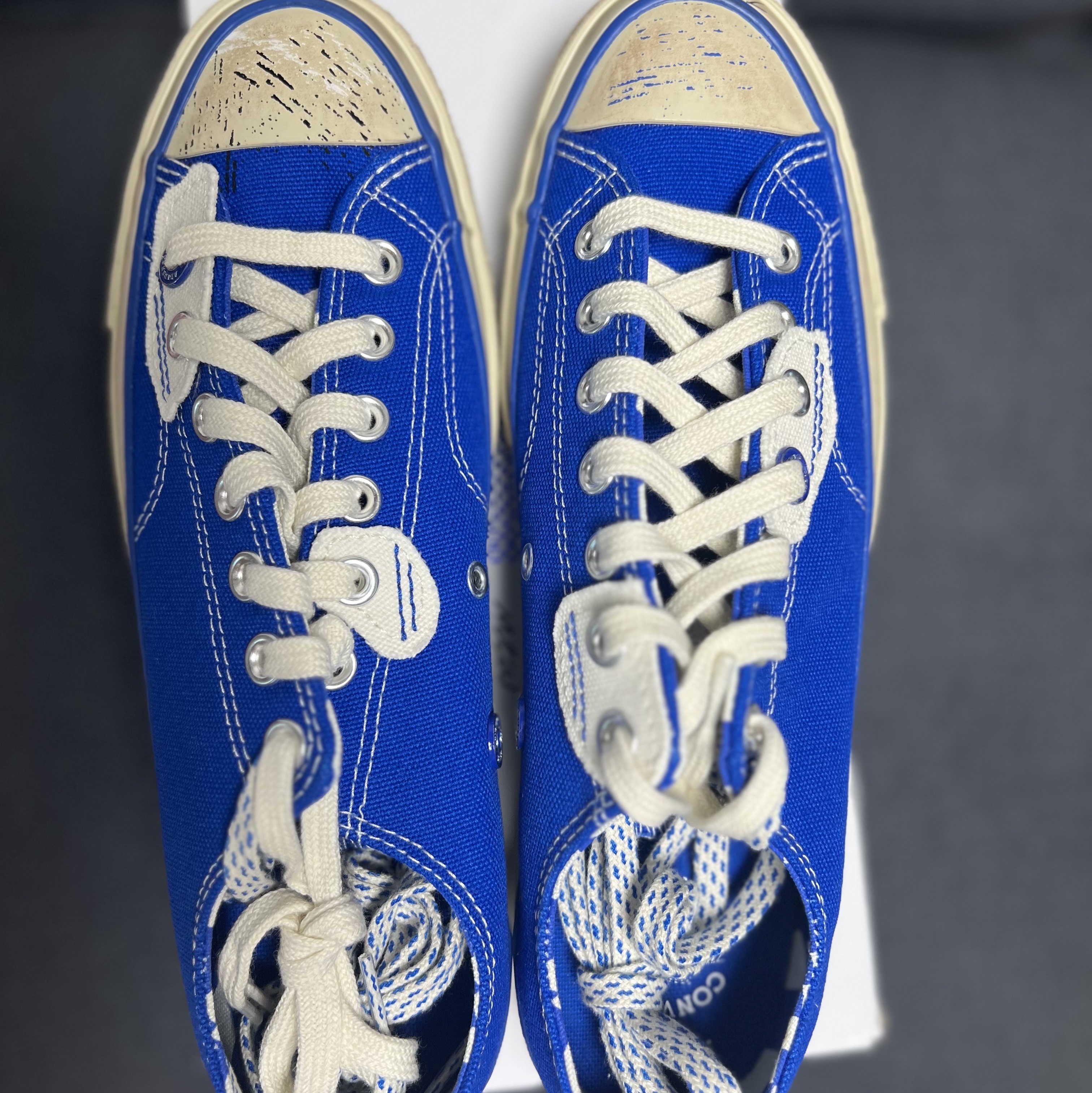 Converse x Ader Error Chuck 70 Ox Imperial Blue 착용 스타일 - 1