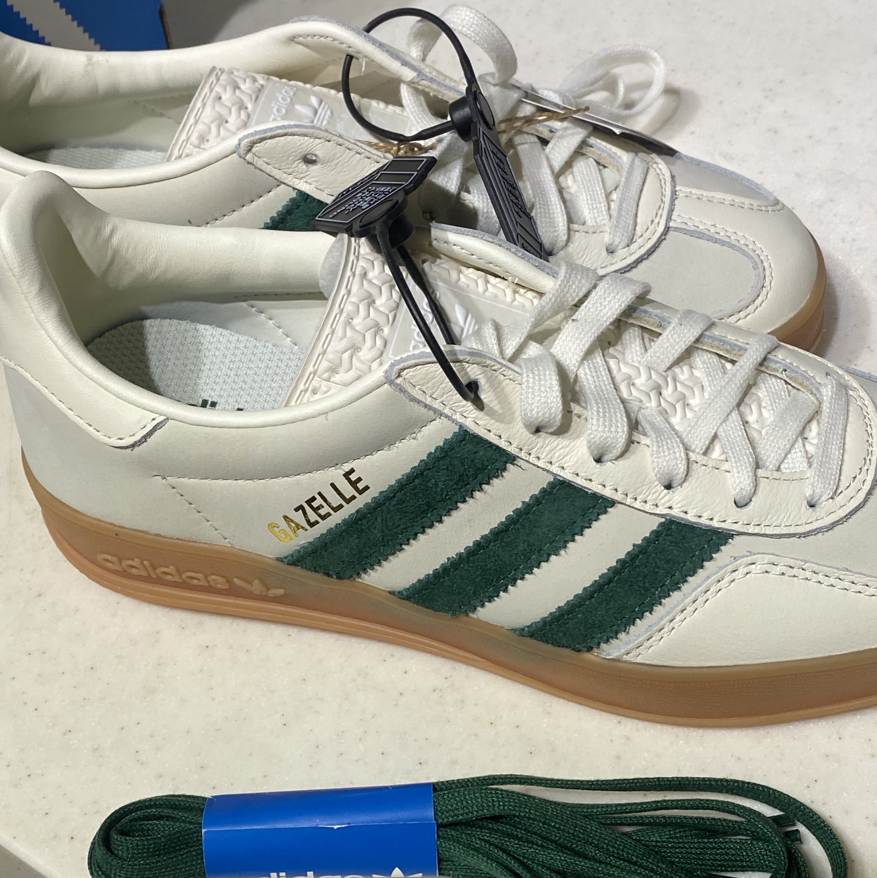 Adidas x Emmi Gazelle Indoor Off White Dark Green 착용 스타일 - 1
