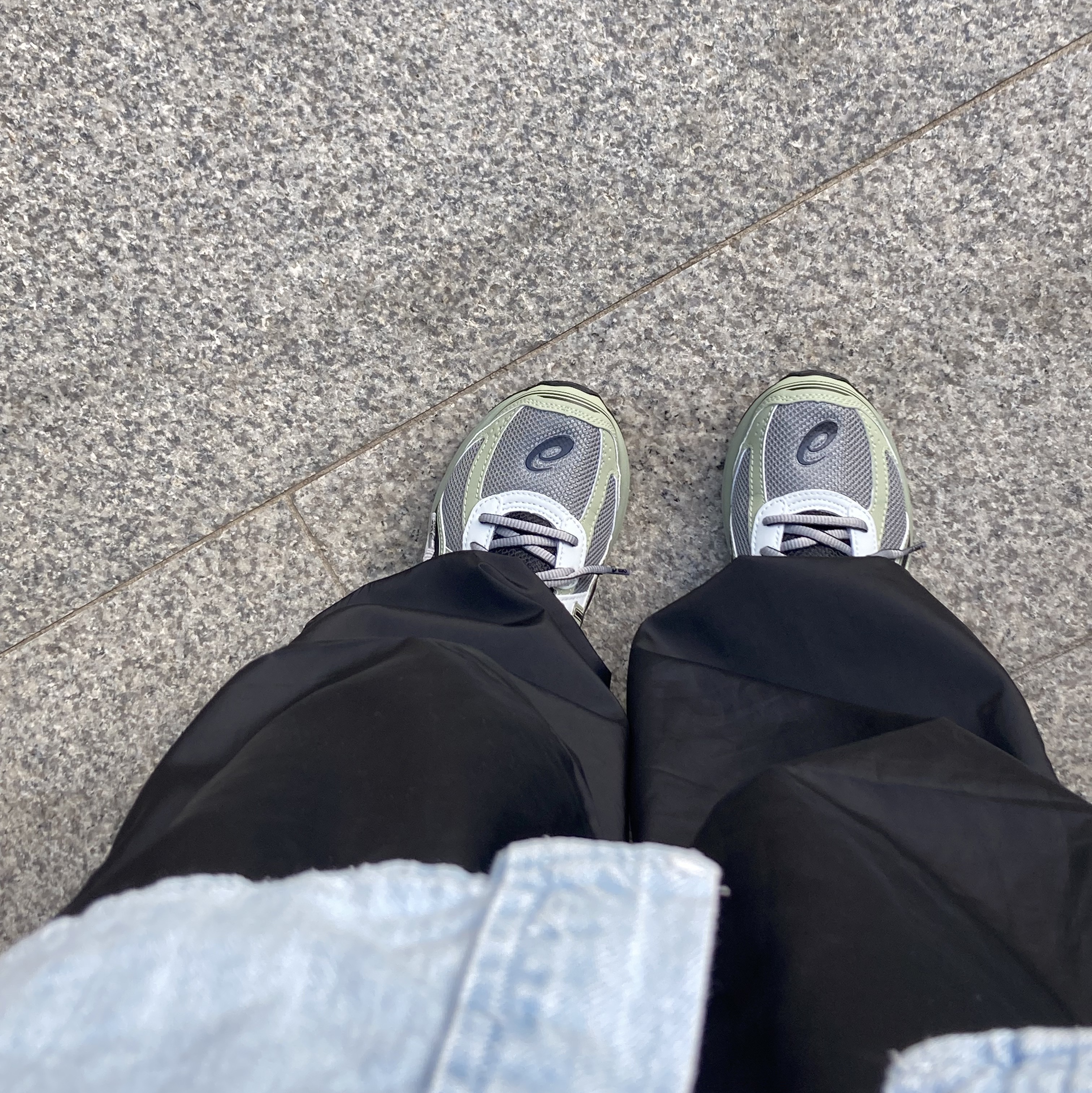 Asics Jog 100 S Sheet Rock - 2E Wide 착용 스타일