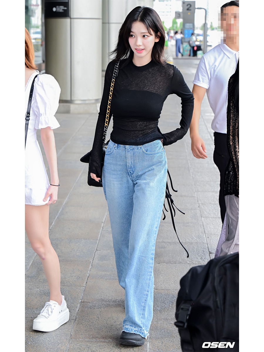 Chanel 19 Maxi Handbag Lambskin & Gold Silver Black, (W) Givenchy Marshmallow Wedge Rubber Sandals Black 착용 스타일