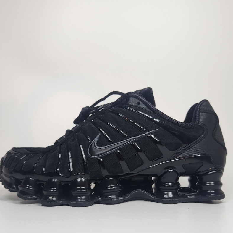 (W) Nike Shox TL Black and Max Orange 착용 스타일 - 1