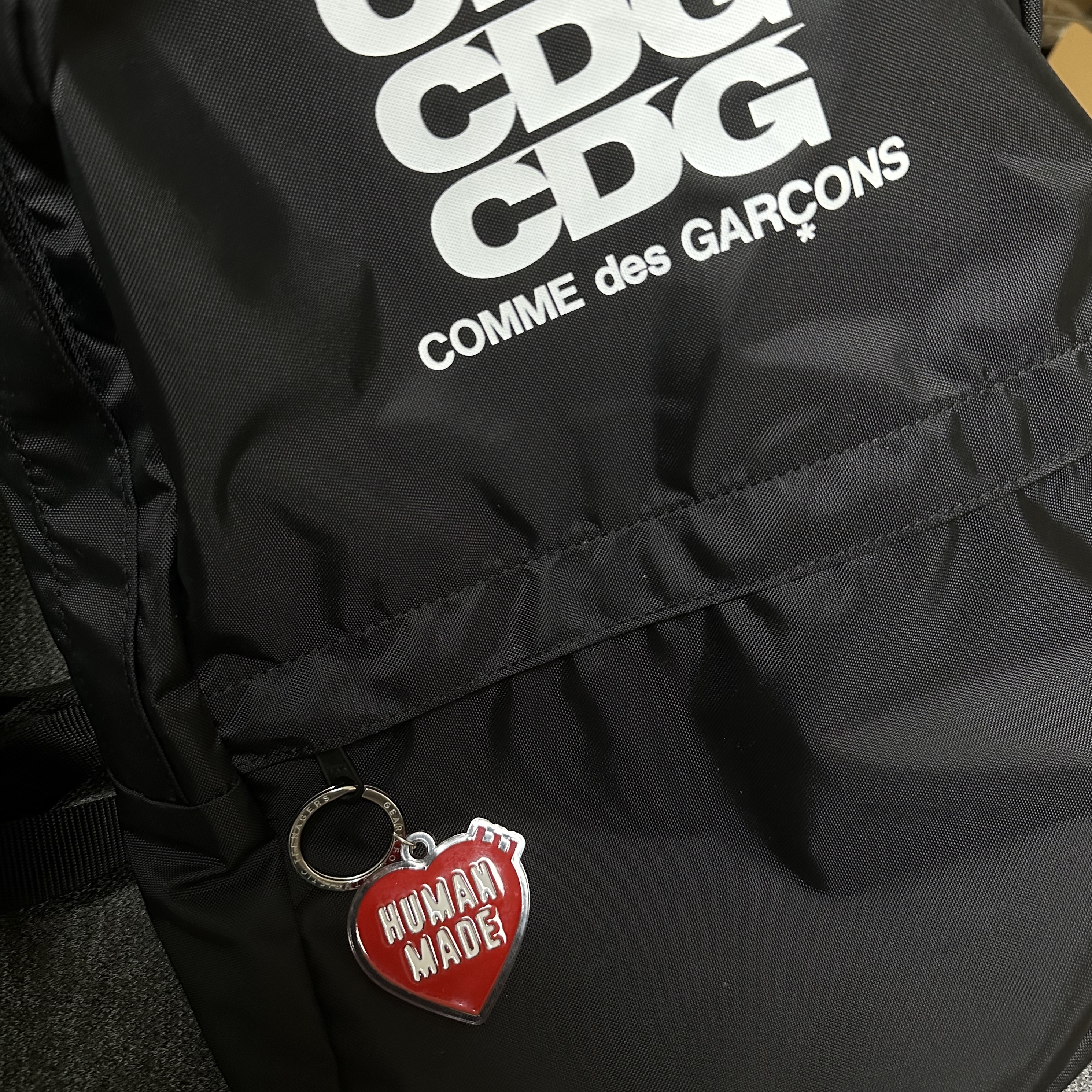 Human Made Heart Keyring Red, CDG Backpack Black 착용 스타일