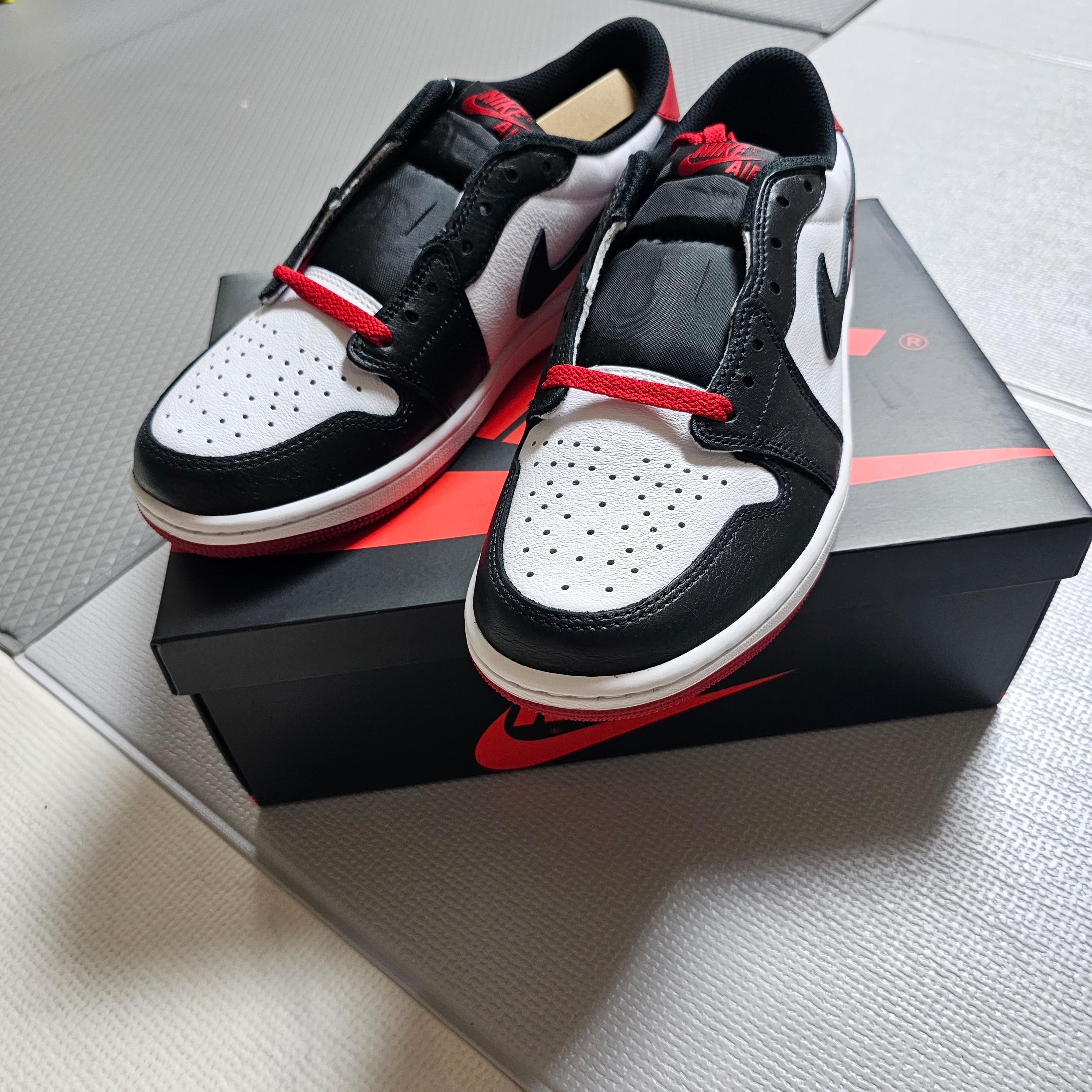 Jordan 1 Retro Low OG Black Toe 착용 스타일 - 2