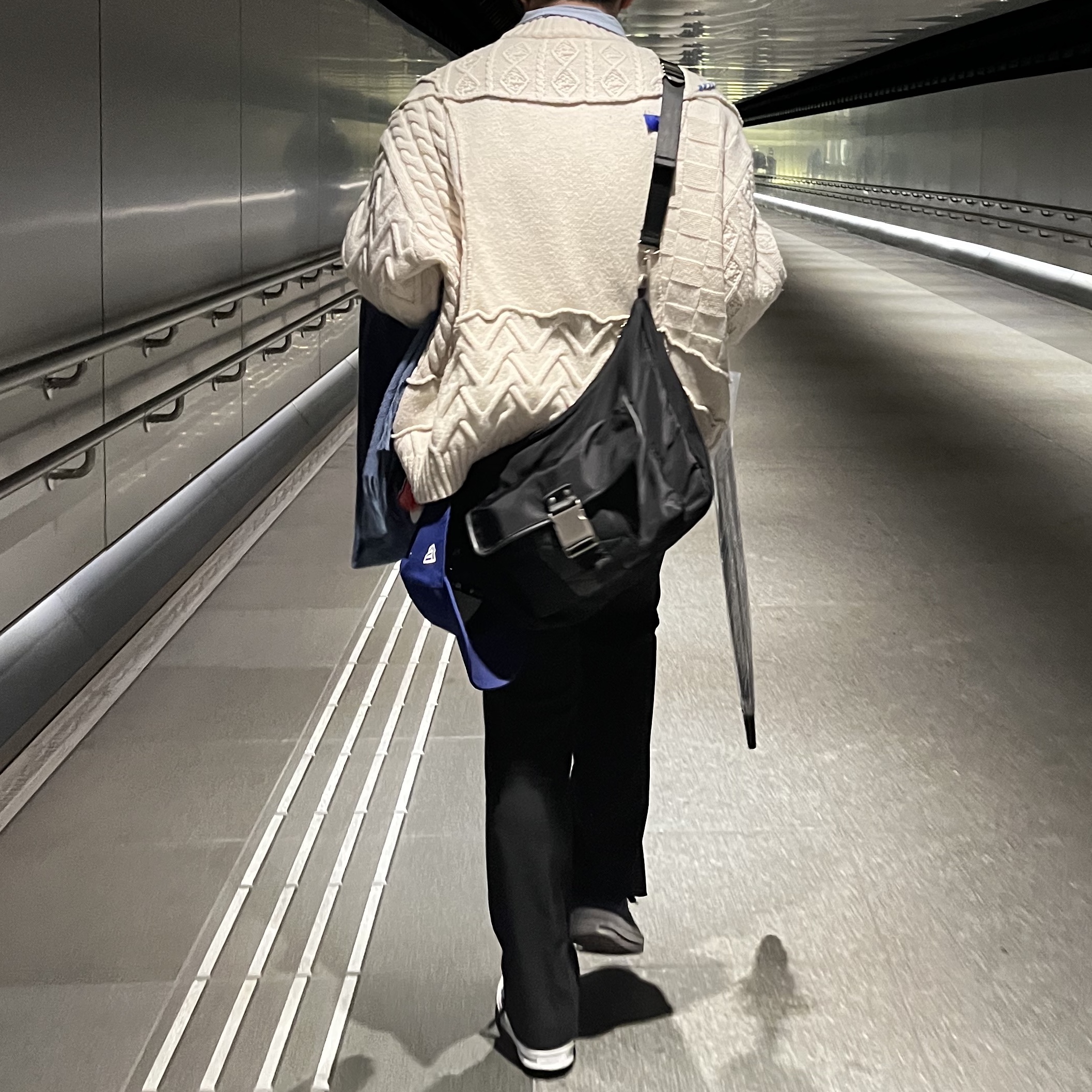 Zara x Ader Error Patchwork Oversize Knit Sweater Cream, Converse x Stussy Chuck 70 High 8 Ball Navy 착용 스타일 - 3
