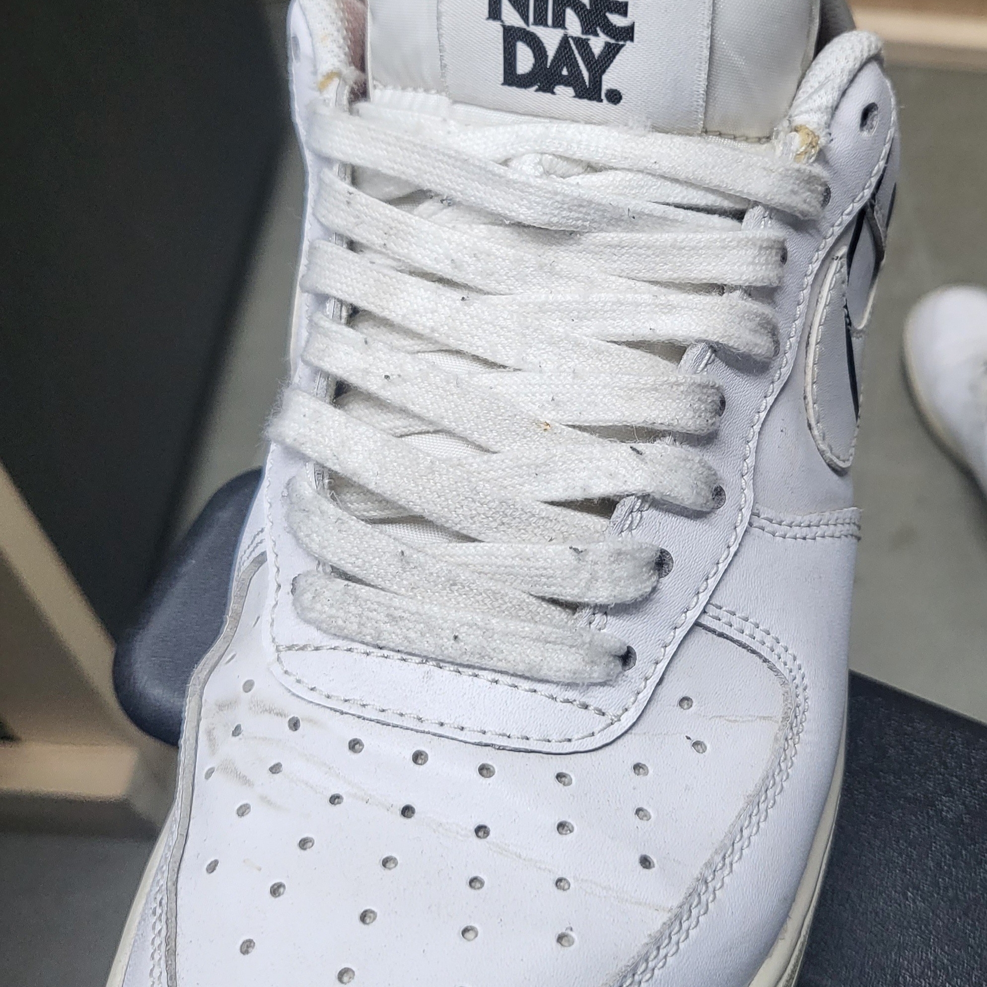 Nike x Supreme Air Force 1 Low White, Nike Air Force 1 '07 LV8 Have a Nike Day White 착용 스타일 - 2