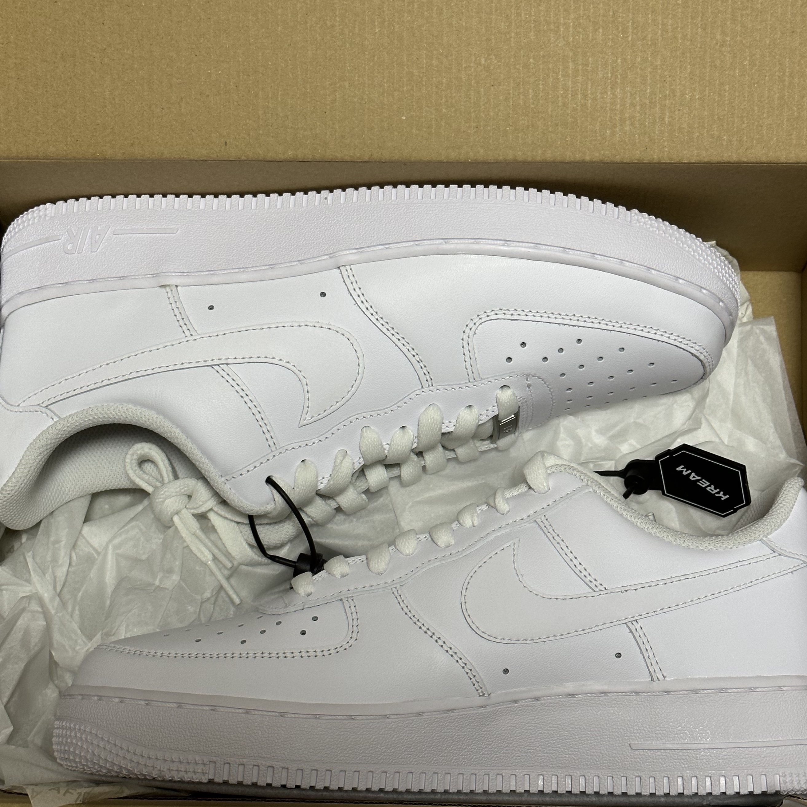 Nike Air Force 1 '07 Low White 착용 스타일 - 2