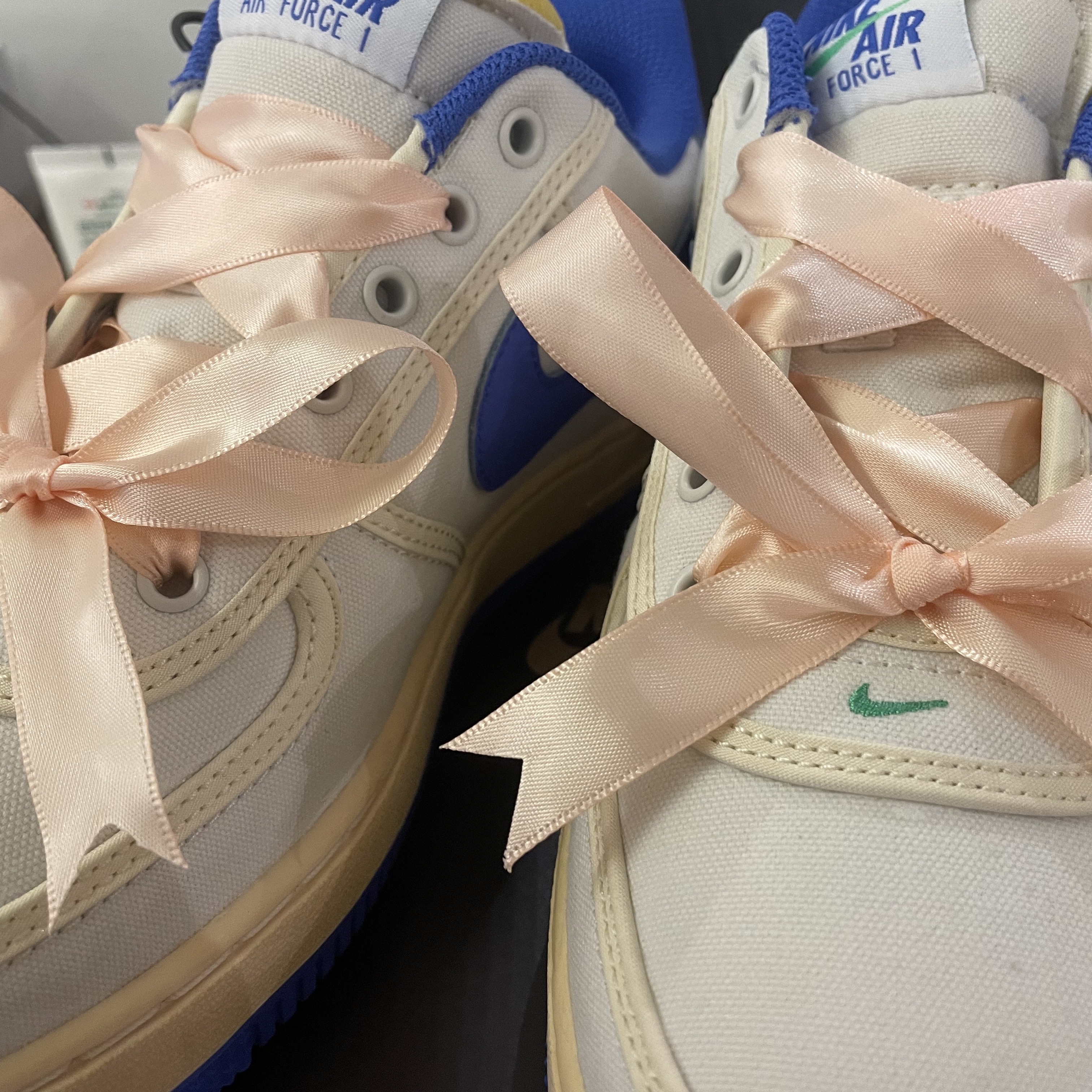 (W) Nike Air Force 1 '07 Sail Medium Blue 착용 스타일 - 2