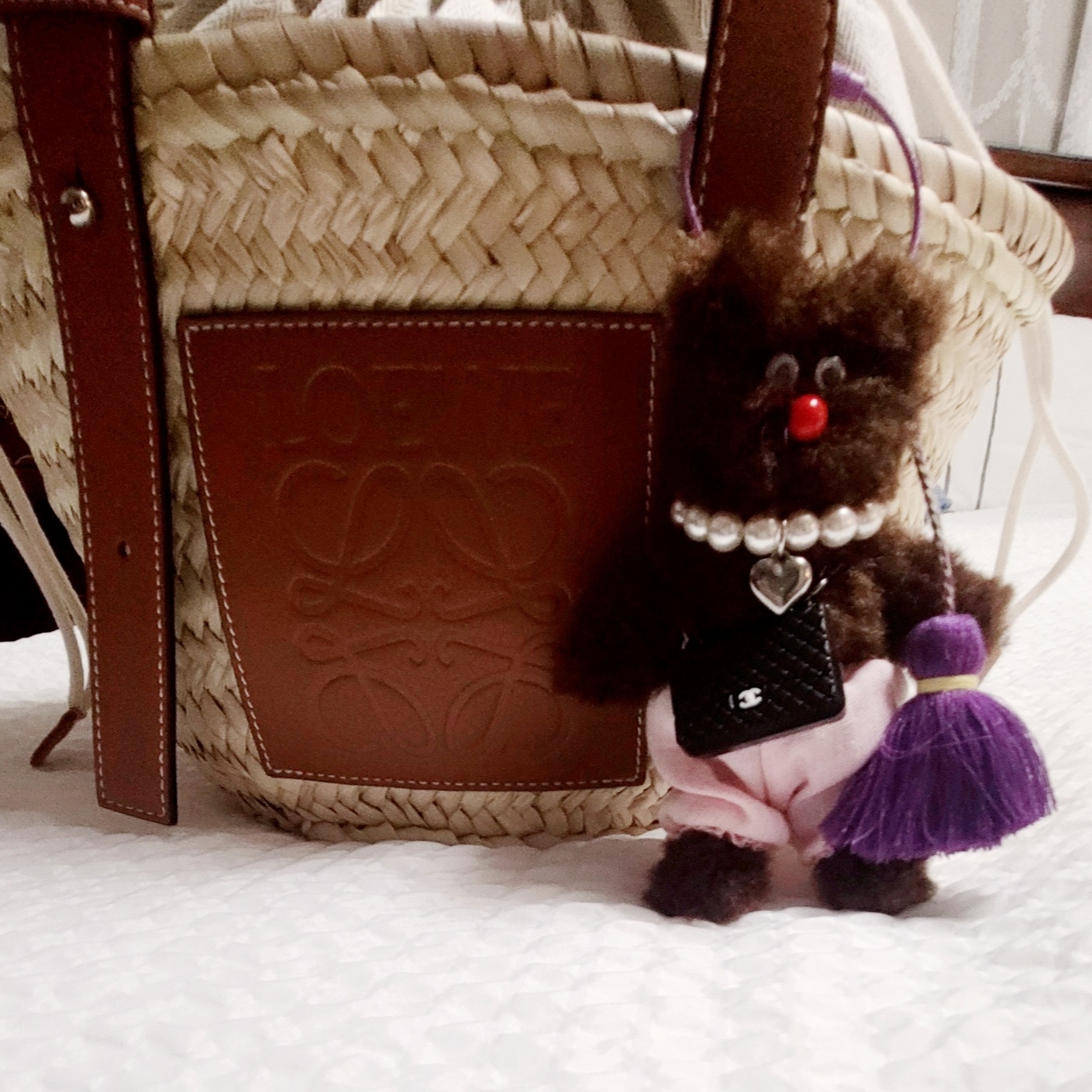 Monamhee Bred Keyring with Pink Pants Brown 착용 스타일 - 2