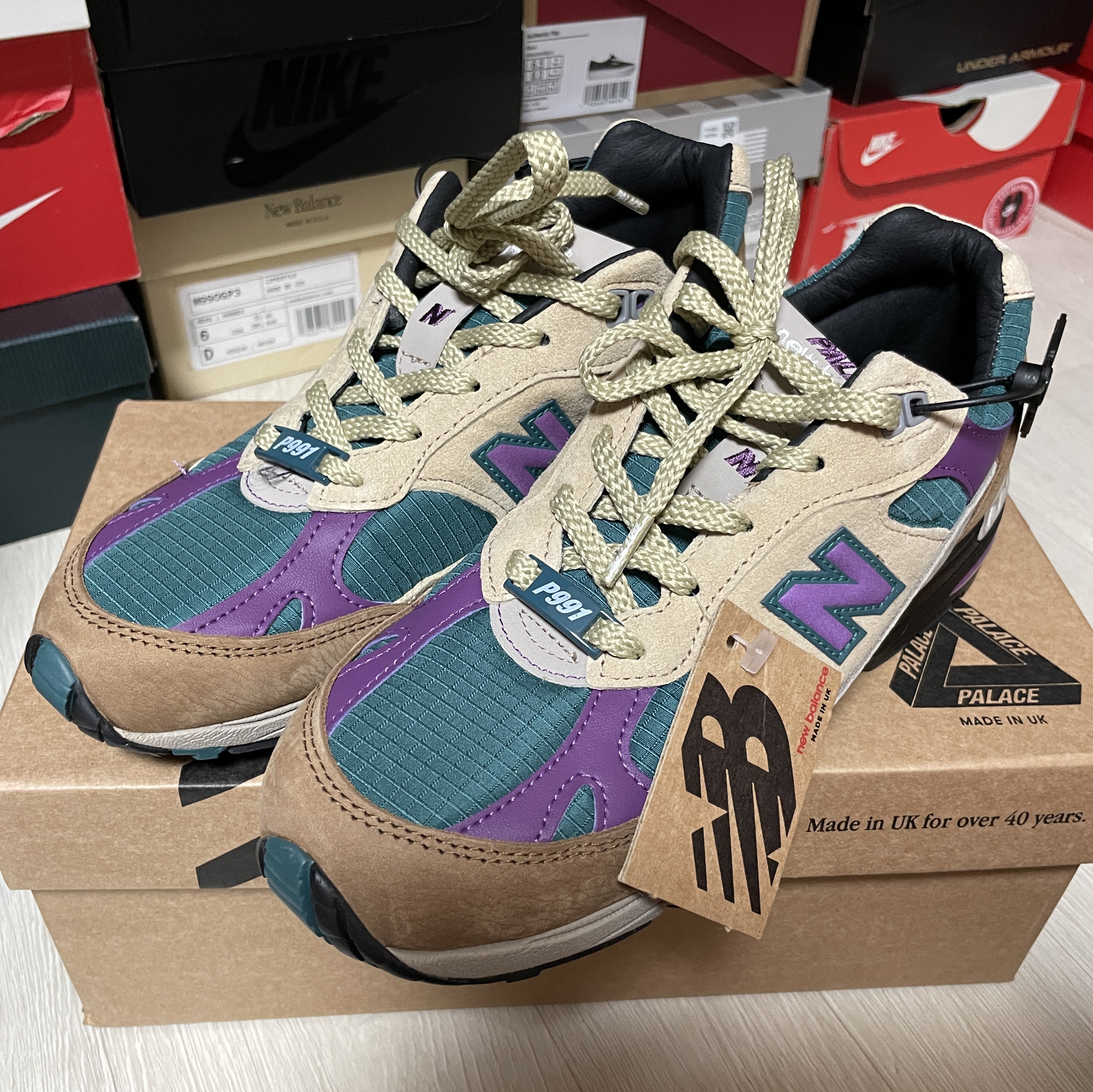(W) New Balance x Palace 991 Made in UK Taos Taupe Grape Juice 착용 스타일