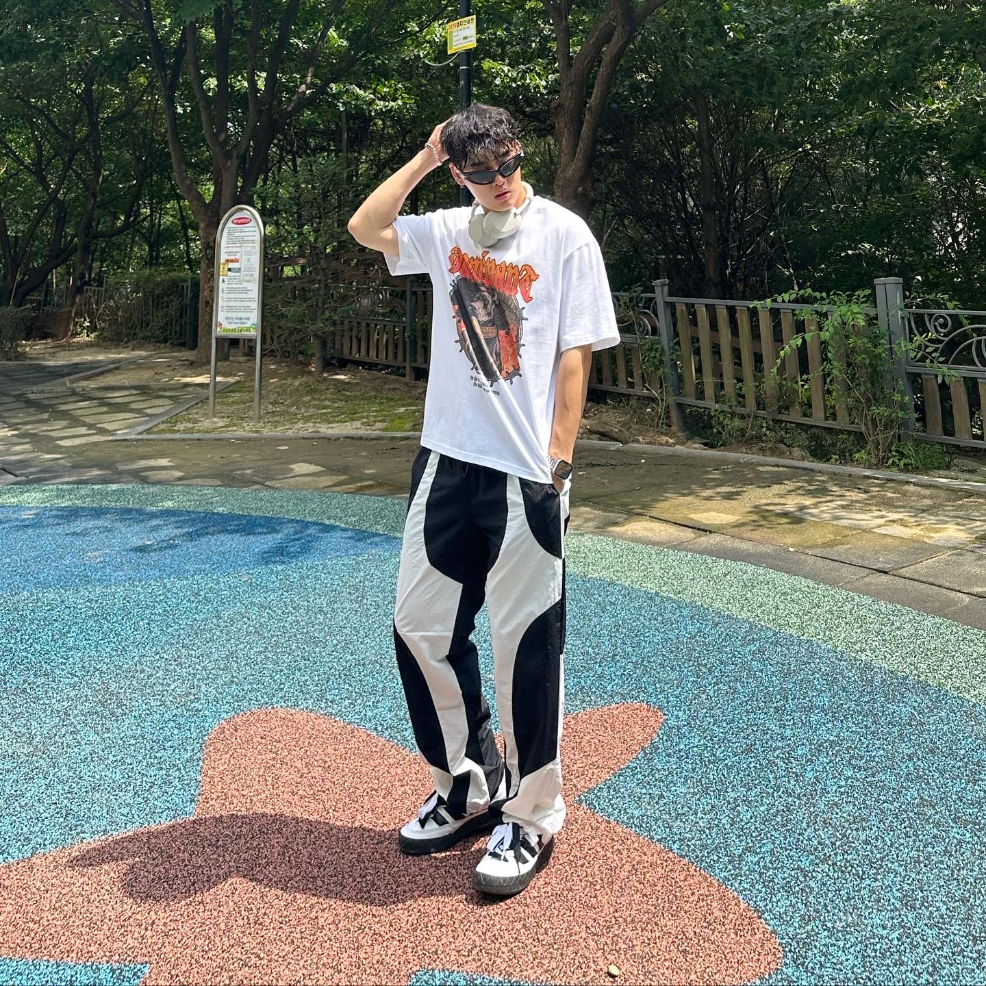 Adidas x Atmos Adimatic White Black, Sony WH-1000XM5 Silver (Korean Ver.) 착용 스타일 - 2