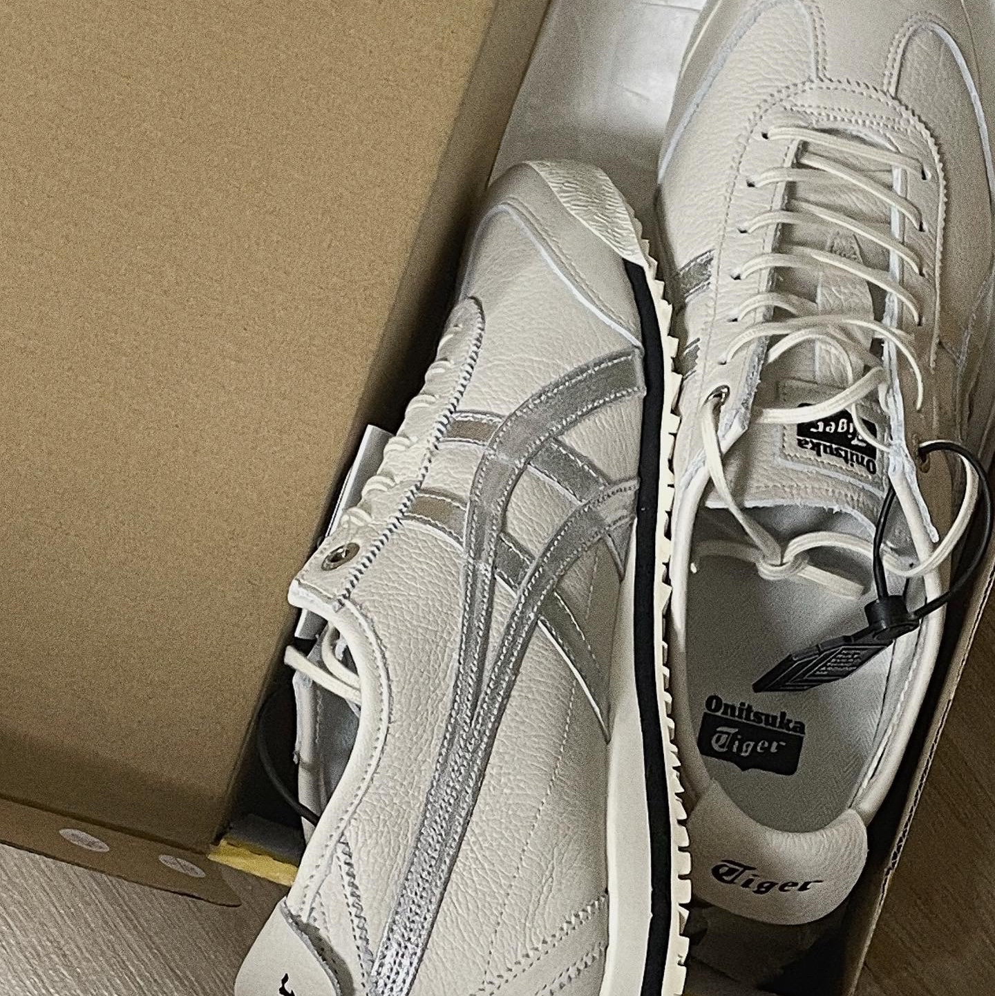 Onitsuka Tiger Mexico 66 SD Birch Silver 착용 스타일