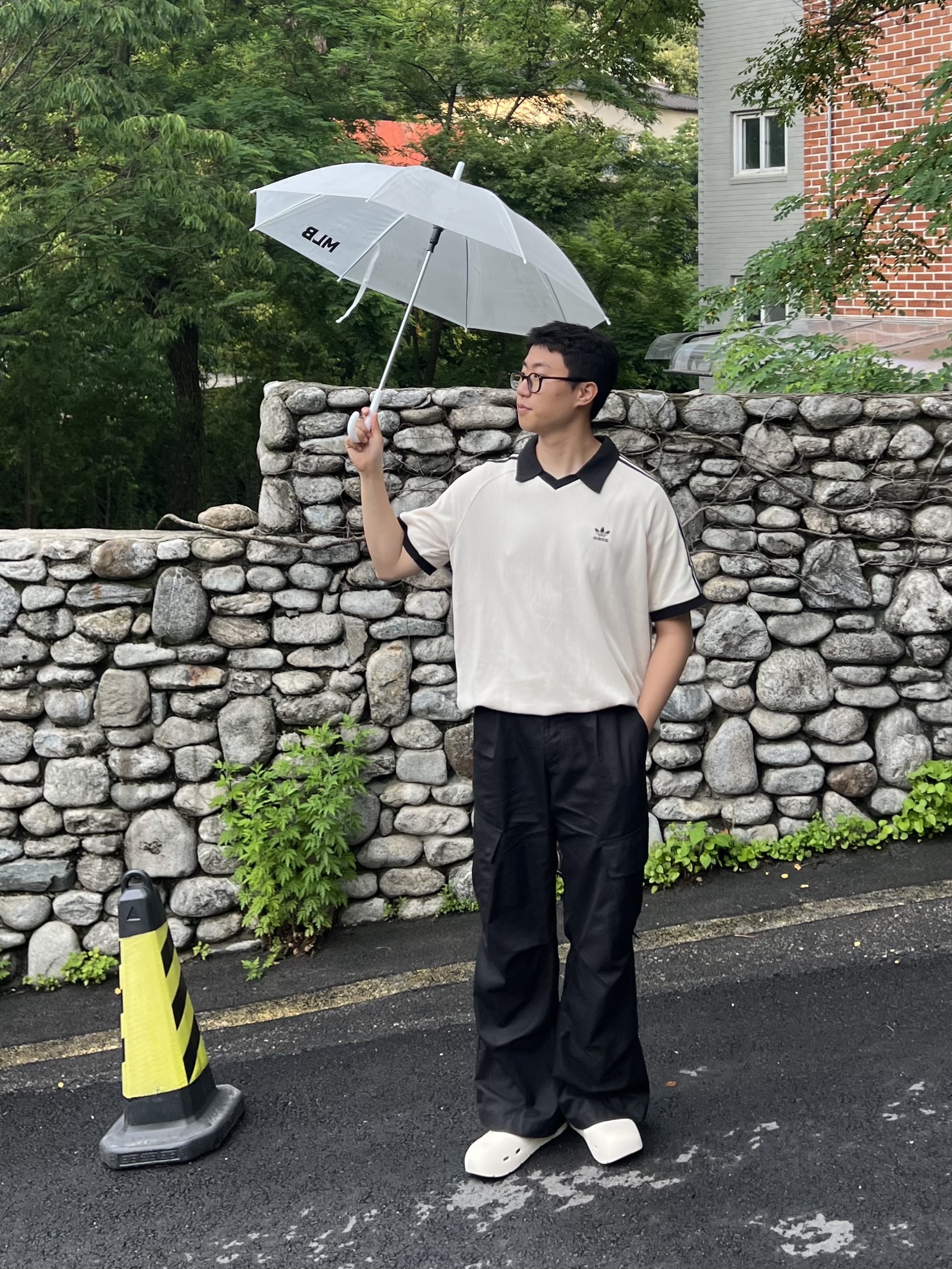 Crocs Echo Marbled Clog Bone Multi, Adidas Adicolor Classics Waffle Polo Shirt Wonder White - US Sizing 착용 스타일 - 1