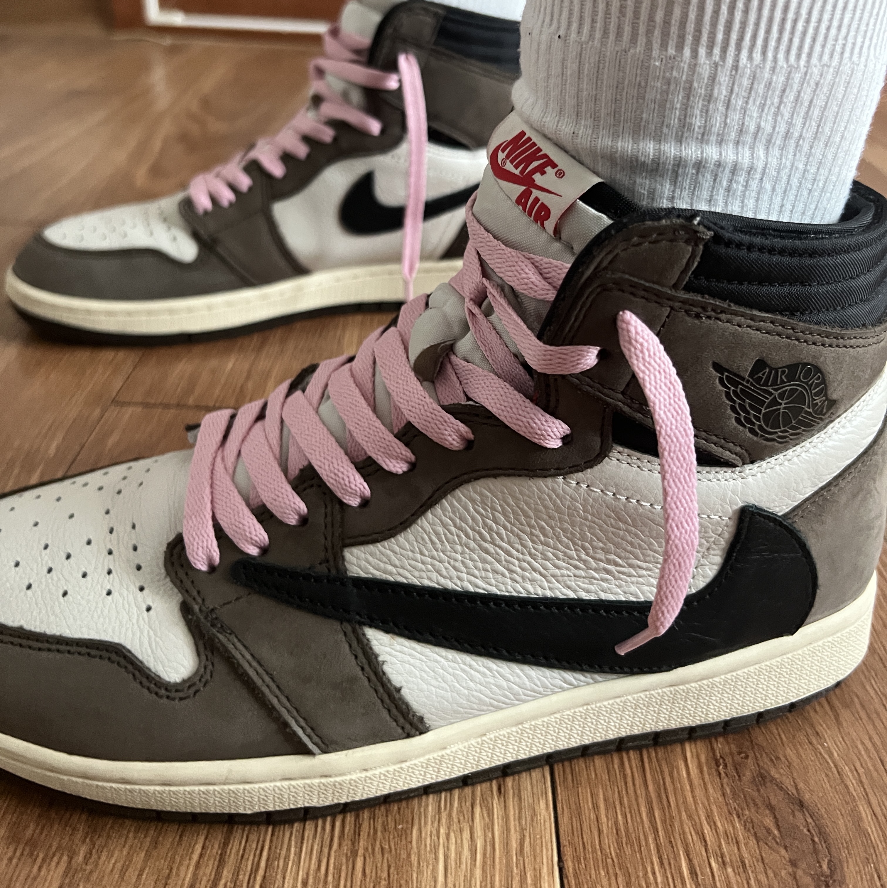 Nike x Peaceminusone Air Force 1 Low Para-Noise 2.0, Jordan 1 x Travis Scott Retro High OG SP Mocha 착용 스타일 - 2