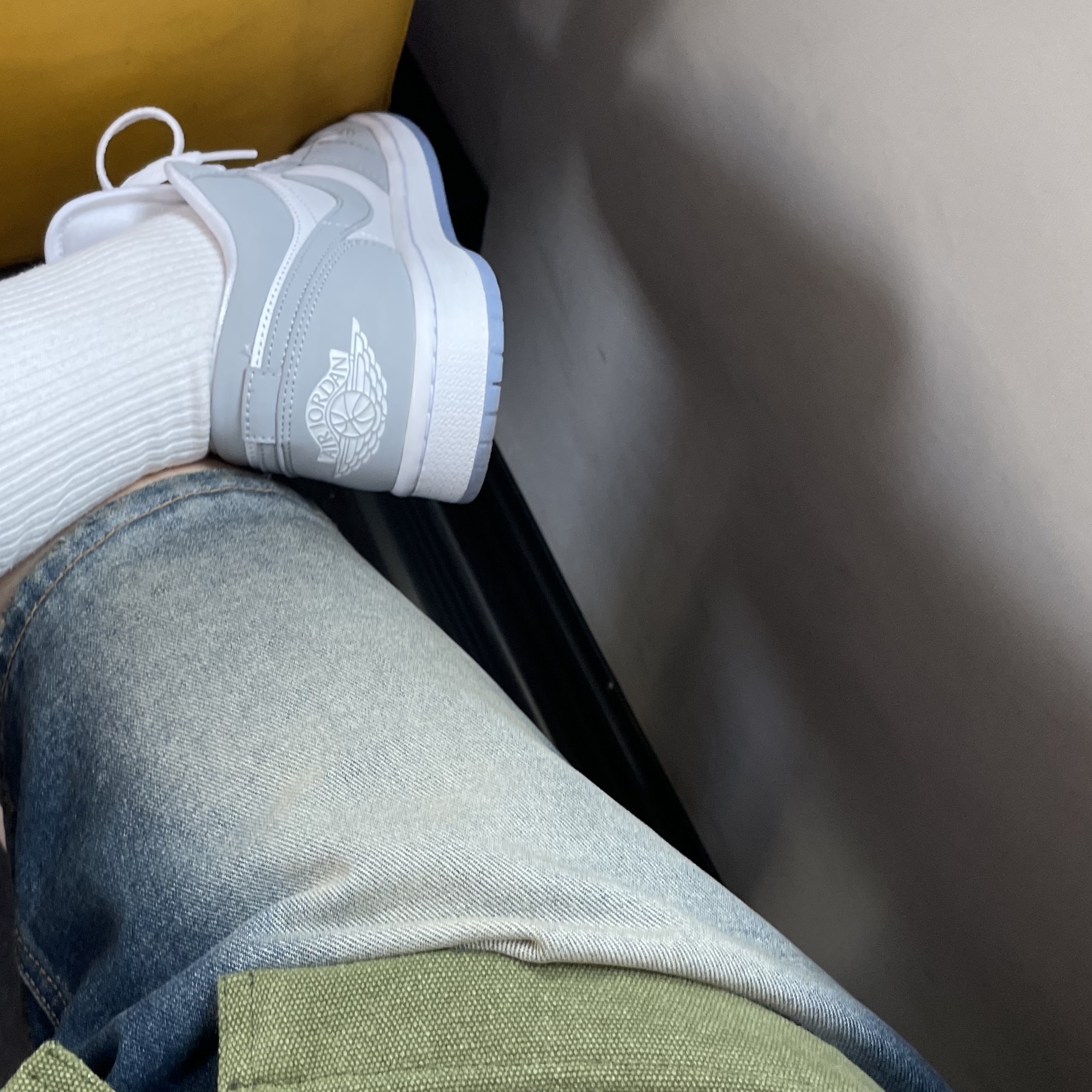 (W) Jordan 1 Low White Wolf Grey 착용 스타일